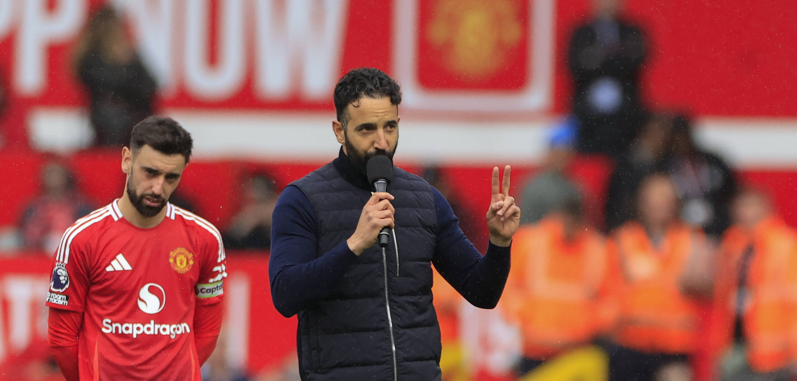 Manchester United, ManU v Aston Villa Premier League 25/05/2025. Ruben Amorim the Manchester United manager addresses the fans at the end of the Premier League match between Manchester United and Aston Villa at Old Trafford, Manchester, England on 25 May 2025. Manchester Old Trafford Greater Manchester England Editorial use only DataCo restrictions apply See www.football-dataco.com , Copyright: xConorxMolloyx PSI-22182-0069
2025.05.25 Manchester
pilka nozna , liga angielska
Manchester United - Aston Villa
Foto IMAGO/PressFocus

!!! POLAND ONLY !!!