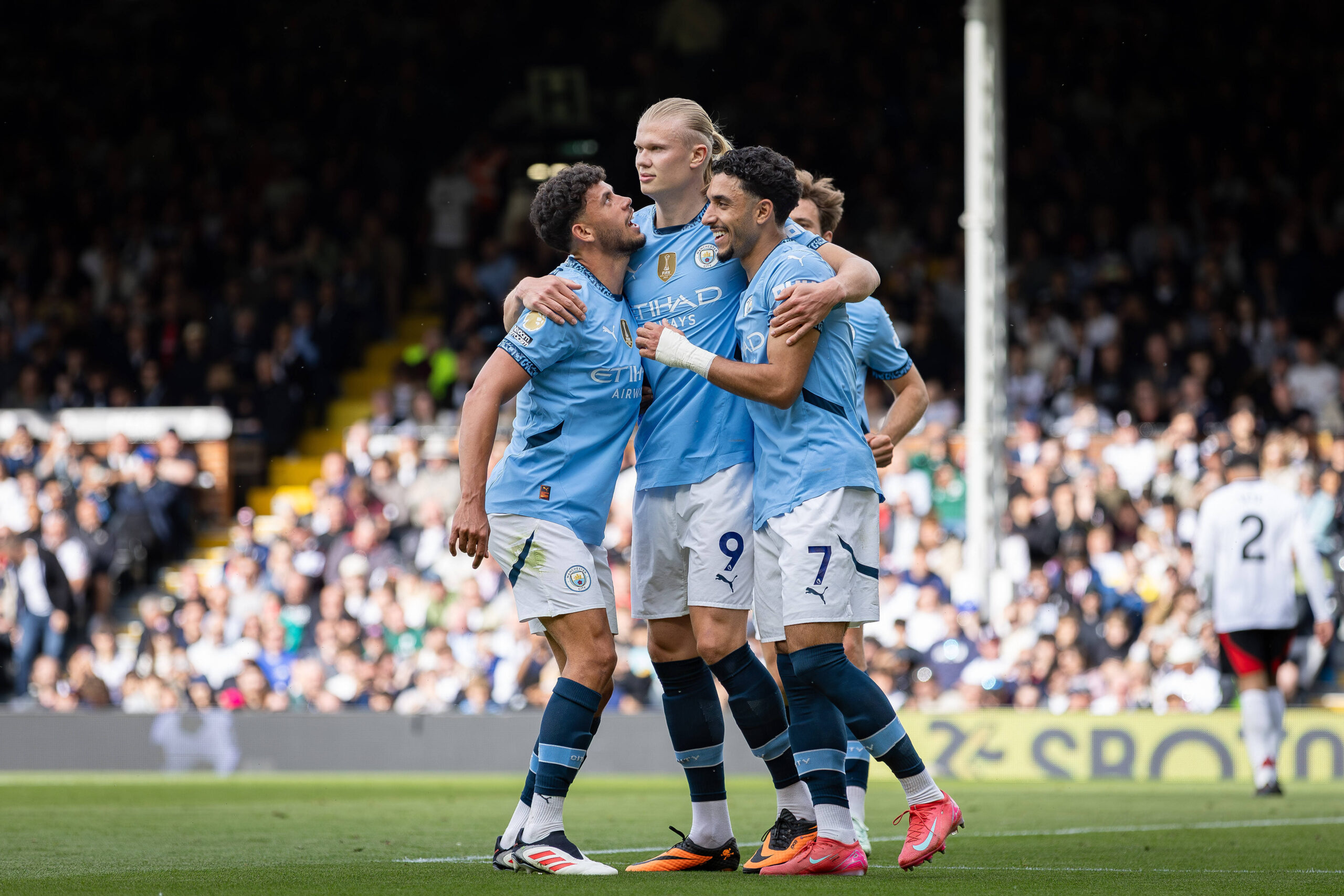 Fulham FC v Manchester City FC GOAL 0-2 Erling Haaland 9 of Manchester City takes a penalty, scores and celebrates during the Fulham FC v Manchester City FC English Premier League match at Craven Cottage, London, England, United Kingdom on 25 May 2025 Credit: Ian Stephen/Every Second Media Editorial use only. All images are copyright Every Second Media Limited. No images may be reproduced without prior permission. All rights reserved. Premier League and Football League images are subject to licensing agreements with Football DataCo Limited. see https://www.football-dataco.com Copyright: xIMAGO/EveryxSecondxMediax ESM-1496-0184 IanxStephenx/xEveryxSecondxMediax
2025.05.25 Londyn
pilka nozna , liga angielska
Fulham - Manchester City
Foto IMAGO/PressFocus

!!! POLAND ONLY !!!