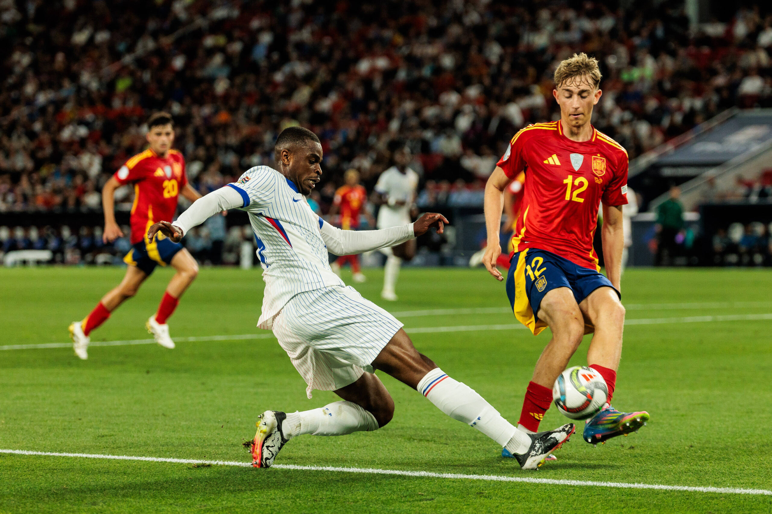 UEFA Nations League Finals: Spanien - Frankreich 05.06.2025 Zweikampf Randal Kolo Muani Frankreich, 12, Dean Huijsen Spanien, 12 UEFA Nations League Finals: Halbfinale Spanien - Frankreich Stuttgart, Arena Stuttgart am 05.06.2025 *** UEFA Nations League Finals Spain France 05 06 2025 duel Randal Kolo Muani France, 12 , Dean Huijsen Spain, 12 UEFA Nations League Finals Semi Final Spain France Stuttgart, Arena Stuttgart on 05 06 2025 Copyright: xBEAUTIFULxSPORTS/Wunderlx
2025.06.05 Stuttgart
pilka nozna , Liga Narodow
Hiszpania - Francja
Foto IMAGO/PressFocus

!!! POLAND ONLY !!!