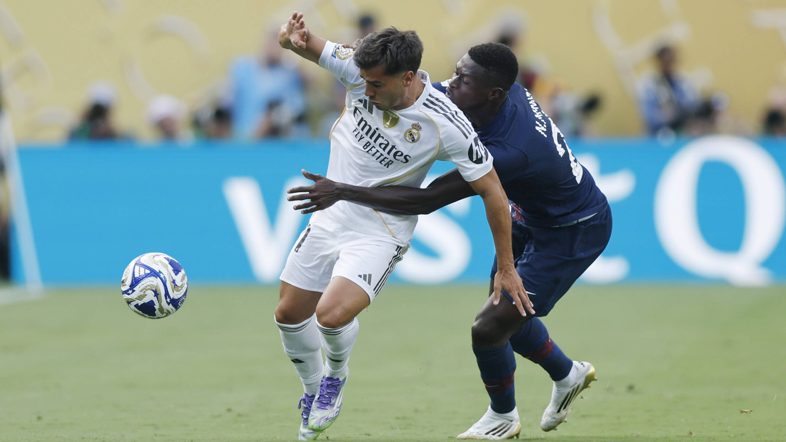 New Jersey, USA, 9th July 2025. Nuno Mendes of Paris St Germain r tackles Brahim Diaz of Real Madrid l during the Paris Saint Germain vs Real Madrid FIFA Club World Cup Semi Final match at Metlife Stadium, New Jersey. Picture credit should read: David Klein / Sportimage EDITORIAL USE ONLY. No use with unauthorised audio, video, data, fixture lists, club/league logos or live services. Online in-match use limited to 120 images, no video emulation. No use in betting, games or single club/league/player publications. SPI_082_DK_PSG_Real_Madrid SPI-4011-0083
2025.07.09 East Rutherford
pilka nozna , klubowe mistrzostwa swiata w pilce noznej FIFA , PSG
Paris Saint-Germain - Real Madryt
Foto IMAGO/PressFocus

!!! POLAND ONLY !!!