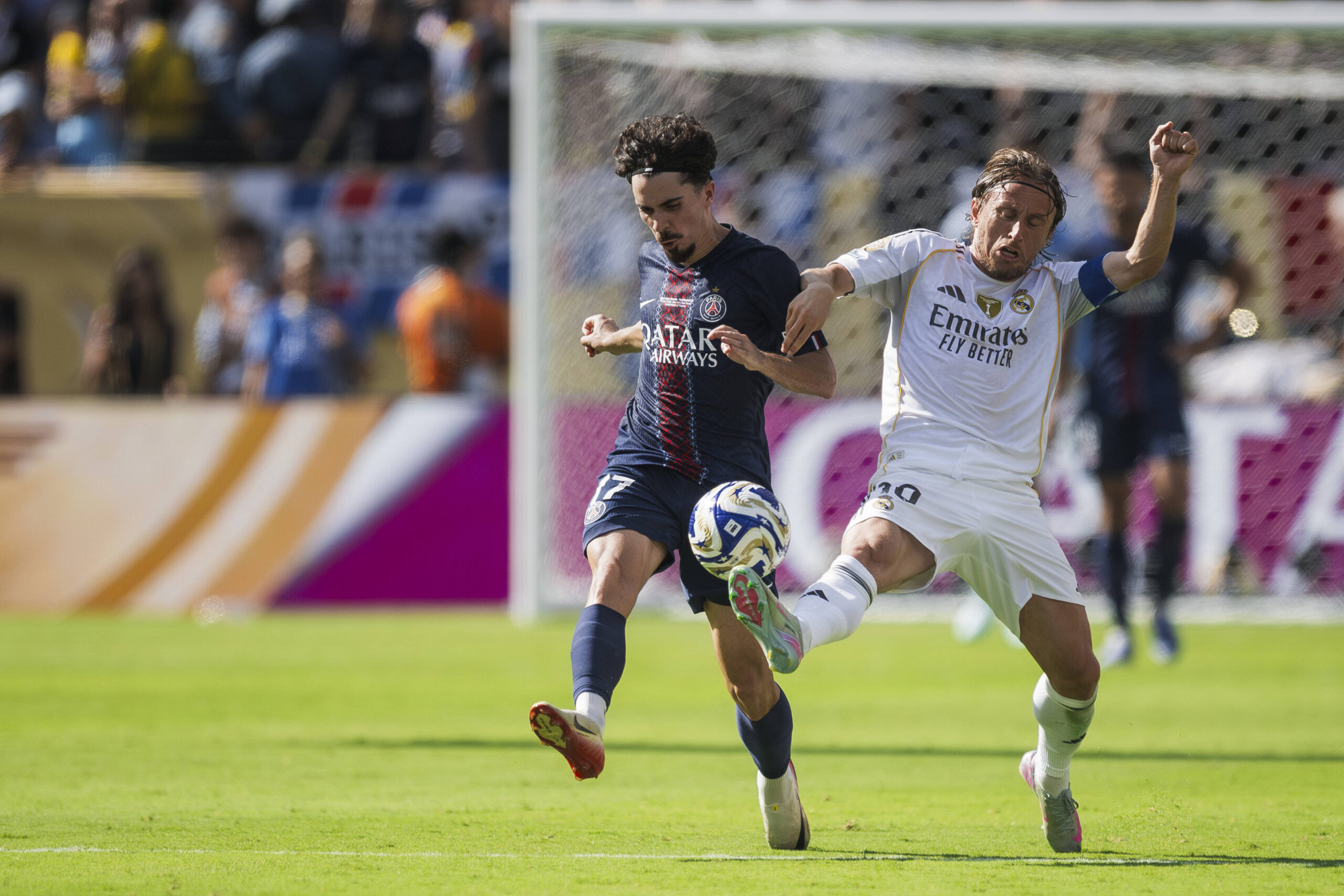 Paris Saint-Germain FC v Real Madrid CF - FIFA Club World Cup Vitinha of Paris Saint-Germain FC competes for the ball with Luka Modric of Real Madrid CF during the FIFA Club World Cup semi final football match between Paris Saint-Germain FC and Real Madrid CF. East Rutherford United States Copyright: xNicoloxCampox
2025.07.09 East Rutherford
pilka nozna , klubowe mistrzostwa swiata w pilce noznej FIFA , PSG
Paris Saint-Germain - Real Madryt
Foto IMAGO/PressFocus

!!! POLAND ONLY !!!