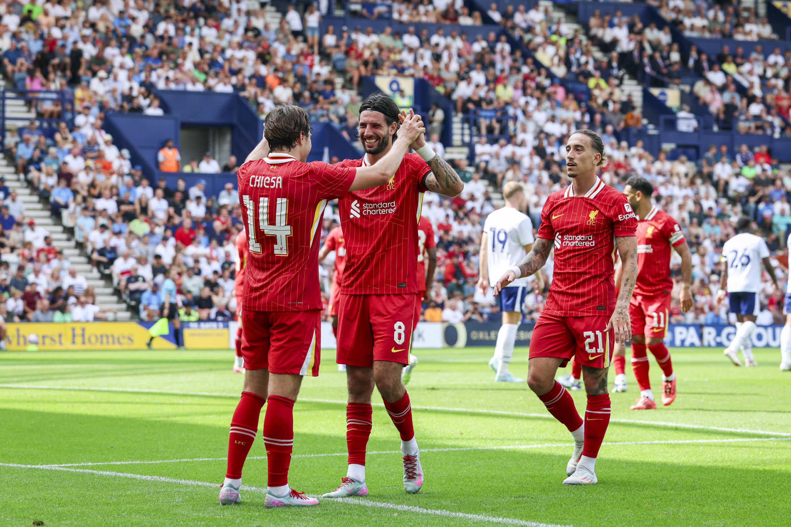 Preston North End FC v Liverpool FC, Pre-Season Friendly, 13 July 2025 Liverpool midfielder Dominik Szoboszlai 8 celebrates with Liverpool forward Federico Chiesa 14 Liverpool defender Kostas Tsimikas 21 goal by Liverpool defender Conor Bradley 84 not in pic during the Preston North End FC v Liverpool FC at Deepdale, Preston, England, United Kingdom on 13 July 2025 Credit: Phil Duncan/Every Second Media Editorial use only. All images are copyright Every Second Media Limited. No images may be reproduced without prior permission. Copyright: xIMAGO/EveryxSecondxMediax ESM-1532-0094 PhilxDuncanx/xEveryxSecondxMediax
2025.07.13 Preston
pilka nozna sparing mecz towarzyski
Preston North End - FC Liverpool
Foto IMAGO/PressFocus

!!! POLAND ONLY !!!