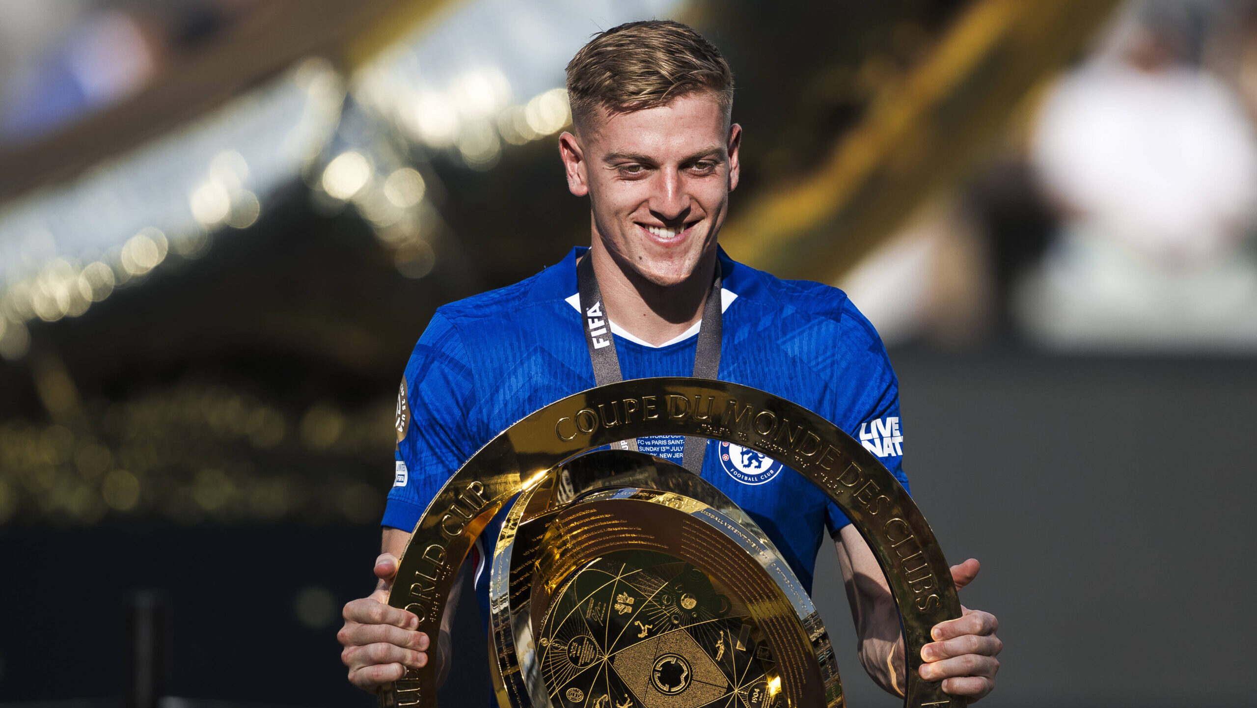 Chelsea FC v Paris Saint-Germain FC - FIFA Club World Cup Kiernan Dewsbury-Hall of Chelsea FC poses with the trophy during the award ceremony following the FIFA Club World Cup final football match between Chelsea FC and Paris Saint-Germain FC. East Rutherford United States Copyright: xNicoloxCampox
2025.07.13 East Rutherford
pilka nozna , Klubowe Mistrzostwa Swiata 2025
Chelsea Londyn - Paris Saint-Germain
Foto IMAGO/PressFocus

!!! POLAND ONLY !!!