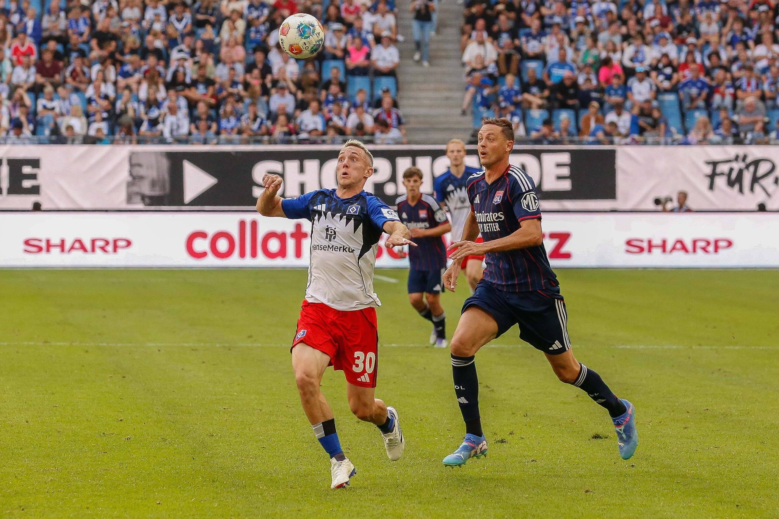 Silvan Hefti  HSV  31 Nemanja Matic  Lyon  Deutschland , Hamburg , Volksparkstadion , Fussball , 1 . Bundesliga , Testspiel Hamburger SV - Olympique Lyon *** Silvan Hefti HSV 31 Nemanja Matic Lyon Germany , Hamburg , Volksparkstadion , Football , 1 Bundesliga , Test match Hamburger SV Olympique Lyon
2025.07.26 Hamburg
pilka nozna sparing mecz towarzyski HSV
Hamburger SV - Olympique Lyon
Foto IMAGO/PressFocus

!!! POLAND ONLY !!!