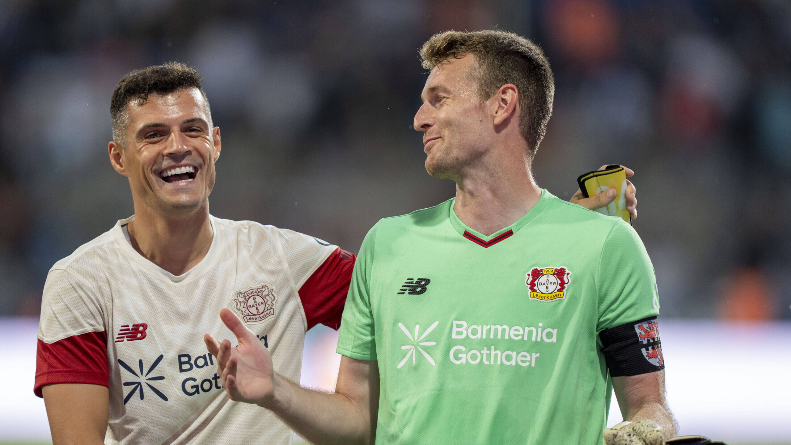 Lukas Hradecky Bayer 04 Leverkusen, 1 verabschiedet sich nach dem Spiel von den Fans. Neben ihm steht Granit Xhaka Bayer 04 Leverkusen, 34 VfL Bochum - Bayer Leverkusen, 27.07.2025 Fussball, Testspiel, vonovia Ruhrstadion, Bochum DFL regulations prohibit any use of photographs as image sequences and/or quasi-video. *** Lukas Hradecky Bayer 04 Leverkusen, 1 says goodbye to the fans after the match Next to him stands Granit Xhaka Bayer 04 Leverkusen, 34 VfL Bochum Bayer Leverkusen, 27 07 2025 Football, Test match, vonovia Ruhrstadion, Bochum DFL regulations prohibit any use of photographs as image sequences and or quasi video Copyright: HMBxMedia/xMarcoxBader
2025.07.27 Bochum
pilka nozna sparing mecz towarzyski
VfL Bochum - Bayer 04 Leverkusen
Foto IMAGO/PressFocus

!!! POLAND ONLY !!!