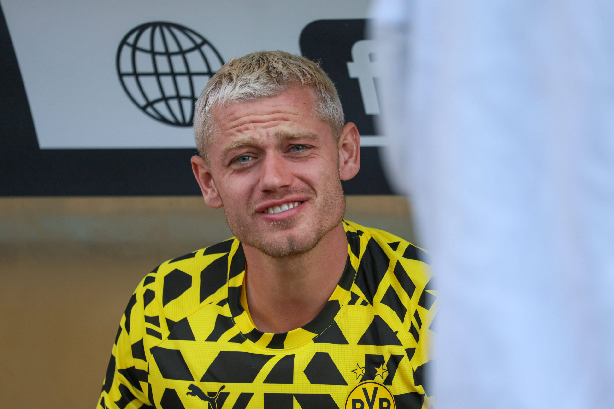 Siegen, Deutschland 30. Juli 2025: Testspiel - 2025/2026 - Sportfreunde Siegen vs. Borussia Dortmund Im Bild: Julian Ryerson BVB vor dem Testspiel gegen Sportfreunde Siegen. Leimbachstadion Nordrhein Westfalen *** Siegen, Germany 30 July 2025 Test match 2025 2026 Sportfreunde Siegen vs Borussia Dortmund In the picture Julian Ryerson BVB before the test match against Sportfreunde Siegen Leimbachstadion Nordrhein Westfalen Copyright: xFotostandx/xFantinix
2025.07.30 Siegen
pilka nozna sparing mecz towarzyski
Sportfreunde Siegen - Borussia Dortmund
Foto IMAGO/PressFocus

!!! POLAND ONLY !!!