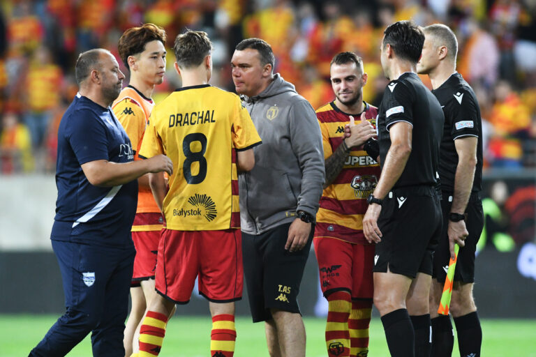 2025.07.31 Bialystok pilka nozna 2. runda eliminacji Liga Konferencji Europy 2025/2026 Jagiellonia Bialystok (zolto-czerwone) - FK Novi Pazar N/z koniec meczu (L-P) Yuki Kobayashi Dawid Drachal Adrian Siemieniec trener Jagiellonii Bialystok Jesus Imaz Foto Michal Kosc / PressFocus 
2025.07.31 Bialystok Bialystok Football - UEFA Conference League Second qualifying round - 2nd leg 2025/2026 Jagiellonia Bialystok (yellow-red) - FK Novi Pazar Credit: Michal Kosc / PressFocus