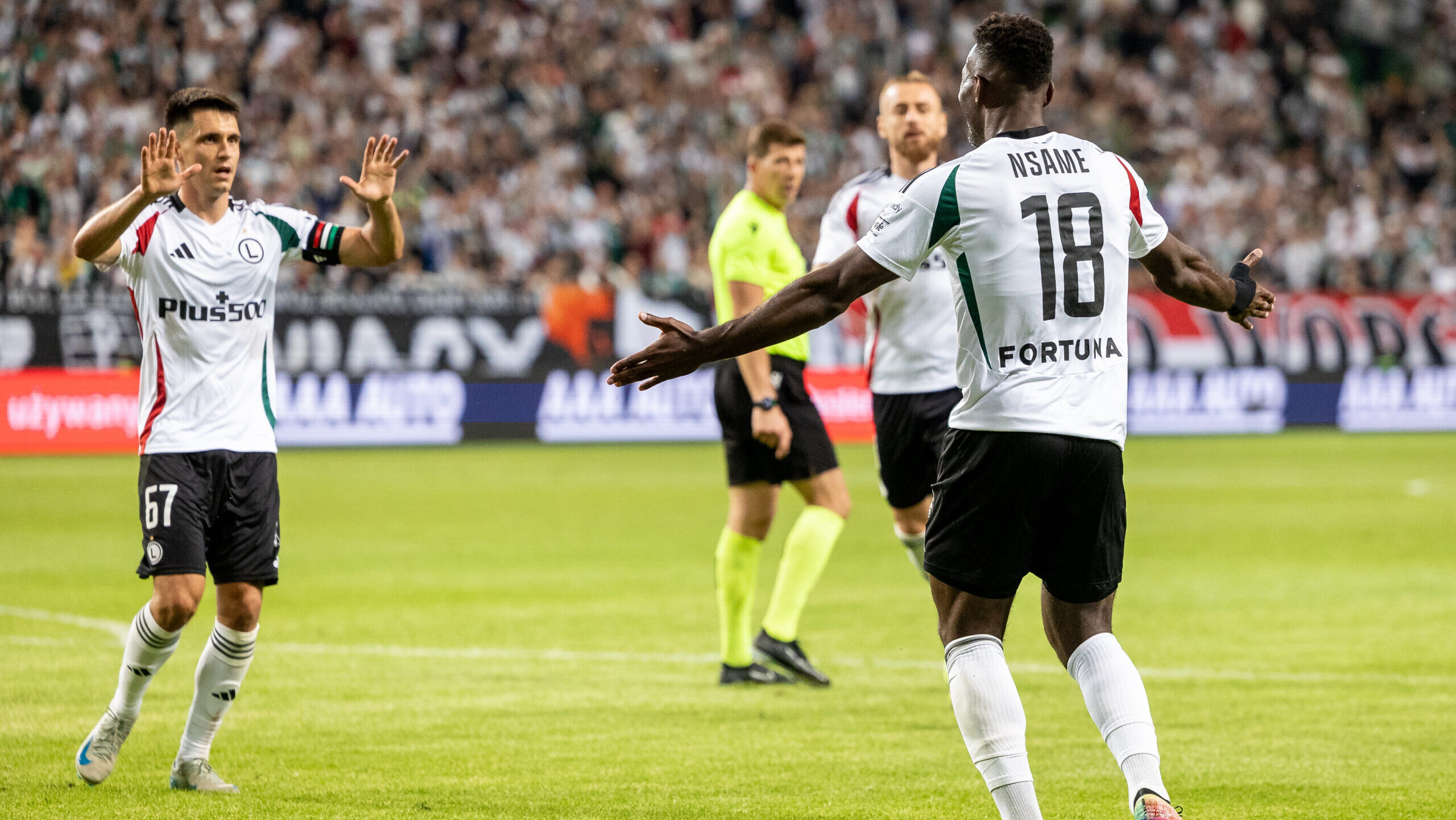 2025.07.31 Warszawa
pilka nozna Liga Europy kwalifikacje sezon 2025/2026
Legia Warszawa - Banik Ostrava
N/z Bartosz Kapustka (Legia), Jean-Pierre Nsame (Legia), radosc
Foto Tomasz Jastrzebowski / Foto Olimpik / PressFocus

2025.07.31 Warszawa
Football - Europa League second qualifying round season 2025/2026
Legia Warszawa - Banik Ostrava
Bartosz Kapustka (Legia), Jean-Pierre Nsame (Legia), radosc
Credit: Tomasz Jastrzebowski / Foto Olimpik / PressFocus