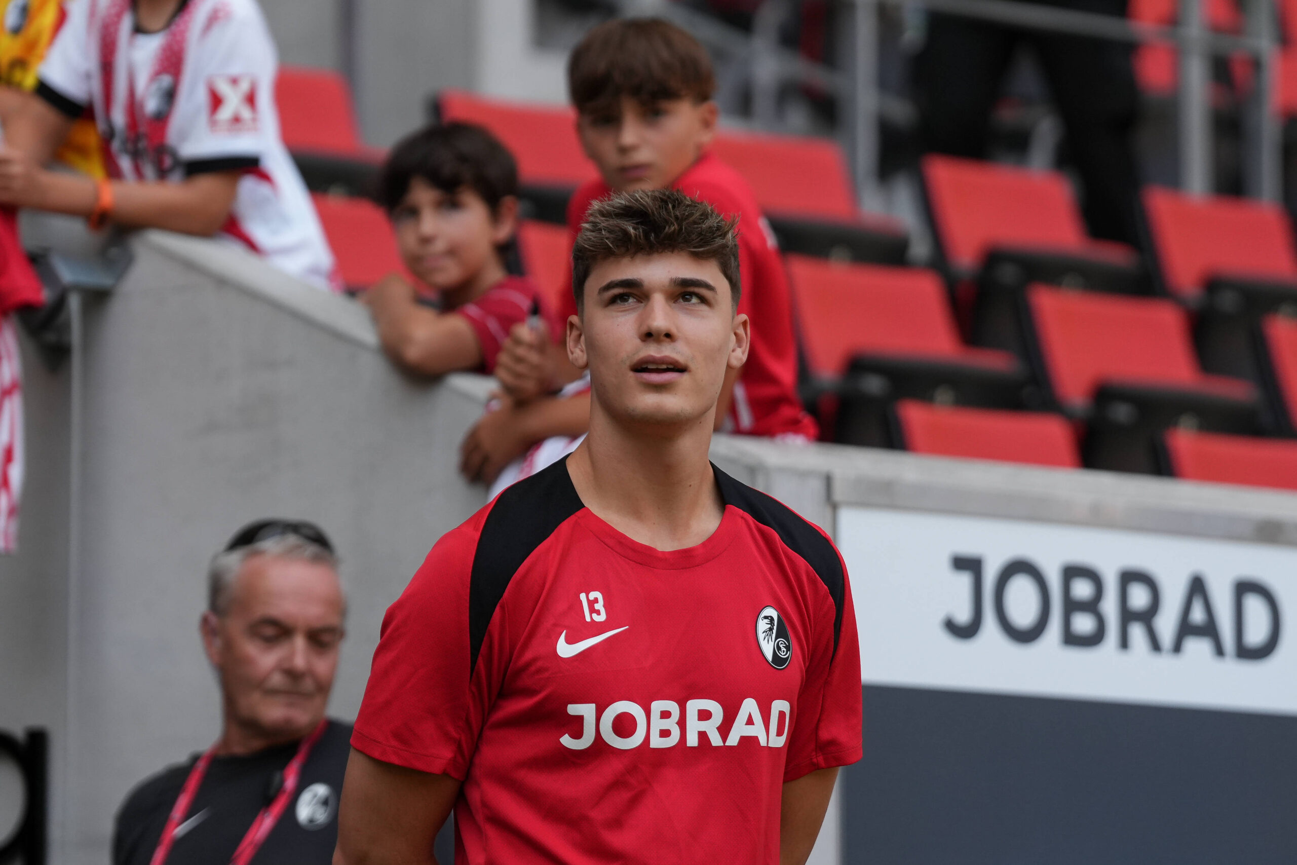 Noah Weisshaupt SC Freiburg, 13, Vorstellung der Mannschaft bei der Saisoneroffnung, Prasentation, Spieler Fussball, Testspiel, SC Freiburg vs. CA Osasuna, 09.08.2025, Saisoneroffnung, Europa-Park Stadion, Freiburg, Deutschland, Freiburg Europa-Park Stadion Baden-Wuerttemberg Deutschland *** Noah Weisshaupt SC Freiburg, 13 , presentation of the team at the season opening, presentation, player football, test match, SC Freiburg vs CA Osasuna, 09 08 2025, season opening, Europa Park Stadion, Freiburg, Germany, Freiburg Europa Park Stadion Baden Wuerttemberg Germany Copyright: xArnexAmbergx
2025.08.09 Freiburg
pilka nozna sparing mecz towarzyski
SC Freiburg - Osasuna Pampeluna
Foto IMAGO/PressFocus

!!! POLAND ONLY !!!