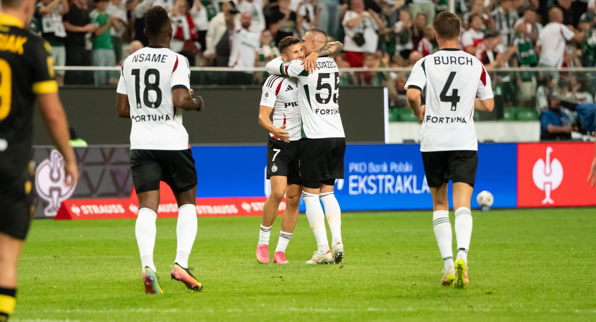 2025.08.10 Warszawa
pilka nozna PKO Ekstraklasa sezon 2025/2026
Legia Warszawa - GKS Katowice
N/z Bartosz Kapustka Artur Jedrzejczyk
Foto Pawel Bejnarowicz / PressFocus

2025.08.10 Warsaw
Football - Polish PKO Ekstraklasa season 2025/2026
Legia Warszawa - GKS Katowice
Bartosz Kapustka Artur Jedrzejczyk
Credit: Pawel Bejnarowicz / PressFocus