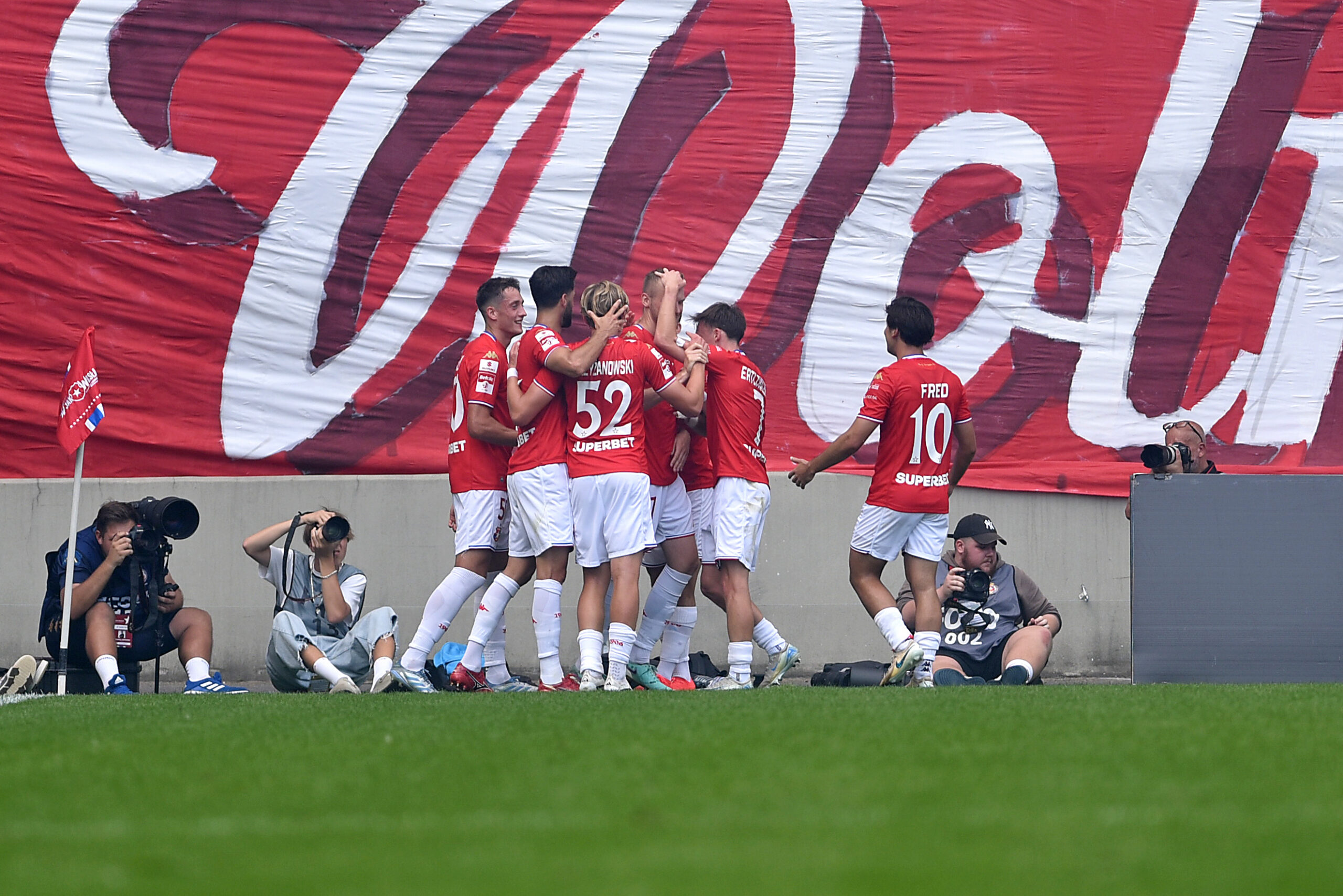 2025.08.10 Krakow
Pilka nozna , Betclic I liga , sezon 2025/26
Wisla Krakow - Pogon Grodzisk Mazowiecki
N/z Pilkarze Wisly, radosc po bramce na 3-1, gol, bramka
Foto Krzysztof Porebski / PressFocus

2025.08.10 Krakow
Football , Polish league, second level , 2025/2026 season
Wisla Krakow - Pogon Grodzisk Mazowiecki
Pilkarze Wisly, radosc po bramce na 3-1, gol, bramka
Credit: Krzysztof Porebski / PressFocus