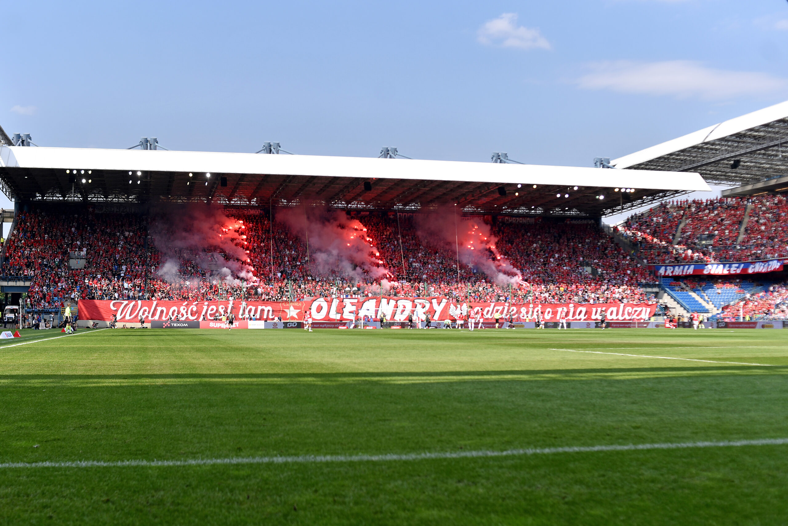 2025.08.10 Krakow
Pilka nozna , Betclic I liga , sezon 2025/26
Wisla Krakow - Pogon Grodzisk Mazowiecki
N/z Kibice Wisly, oprawa z haslem &#039;Wolnosc jest tam OLEANDRY gdzie sie o nia walczy&#039;
Foto Krzysztof Porebski / PressFocus

2025.08.10 Krakow
Football , Polish league, second level , 2025/2026 season
Wisla Krakow - Pogon Grodzisk Mazowiecki
Kibice Wisly, oprawa z haslem &#039;Wolnosc jest tam OLEANDRY gdzie sie o nia walczy&#039;
Credit: Krzysztof Porebski / PressFocus