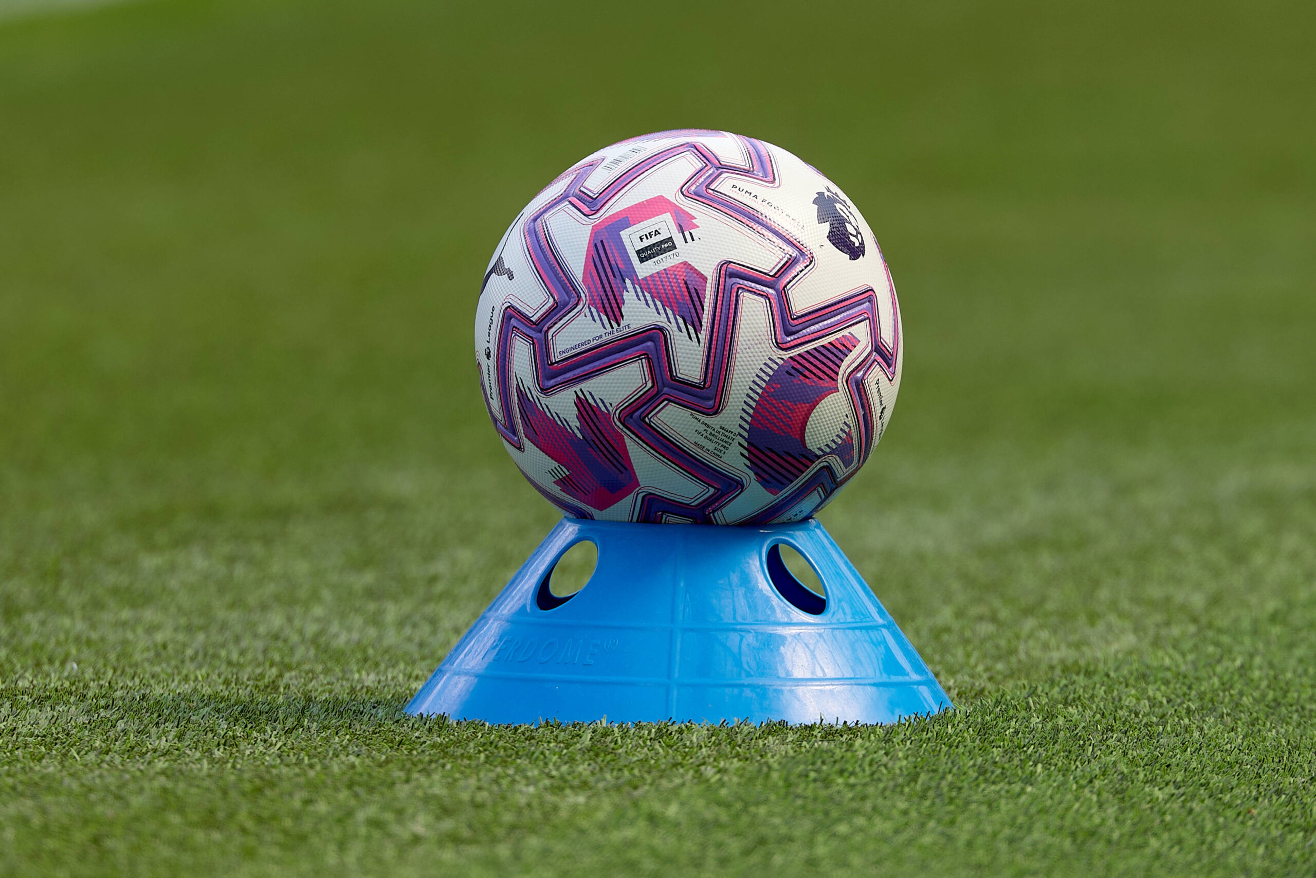 The PUMA Orbita Ultimate PL, the official match ball of the 2025/26 Premier League season lays on the pitch prior to the VisitMalta weekender soccer match between Chelsea FC and AC Milan, at Stamford Bridge, London, United Kingdom on 10 August 2025. VisitMalta Weekender - Chelsea FC v AC Milan
2025.08.10 Londyn
pilka nozna sparing mecz towarzyski
Chelsea Londyn - AC Milan
Foto IMAGO/PressFocus

!!! POLAND ONLY !!!