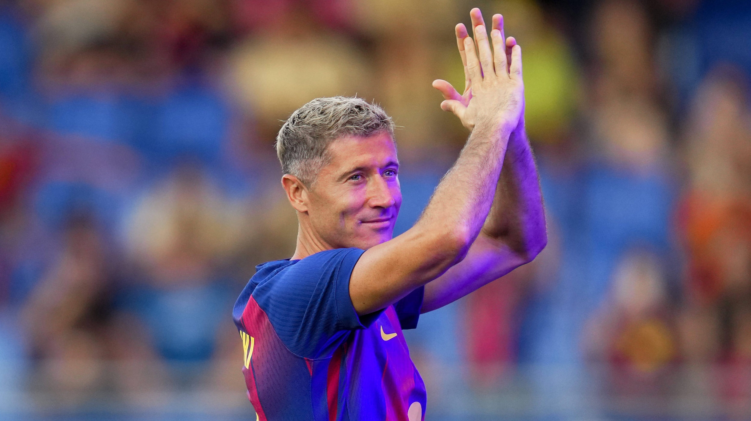 ESP: FC Barcelona, Barca v Como 1907. Joan Gamper Trophy Robert Lewandowski of FC Barcelona greets the fans during the Joian Gaper Trophy match between FC Barcelona and Como 1907 played at Johan Cruyff Stadium on August 10, 2025 in Barcelona, Spain. kpng Copyright: xBaguxBlancox/xPRESSINx PS_250810_BAR_COM_2526_1528
2025.08.10 Barcelona
pilka nozna sparing mecz towarzyski
FC Barcelona - Como 1907
Foto IMAGO/PressFocus

!!! POLAND ONLY !!!