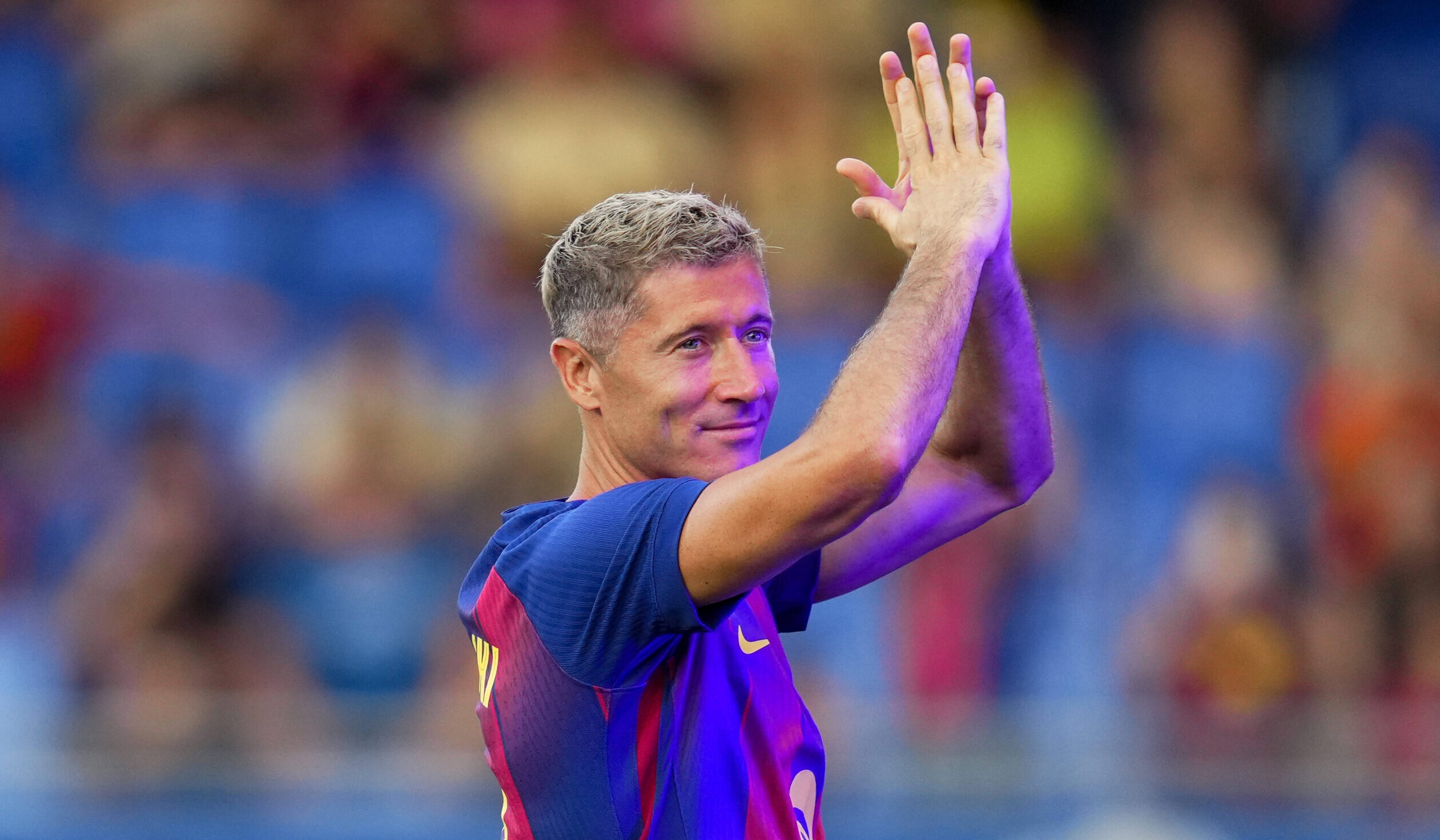 ESP: FC Barcelona, Barca v Como 1907. Joan Gamper Trophy Robert Lewandowski of FC Barcelona greets the fans during the Joian Gaper Trophy match between FC Barcelona and Como 1907 played at Johan Cruyff Stadium on August 10, 2025 in Barcelona, Spain. kpng Copyright: xBaguxBlancox/xPRESSINx PS_250810_BAR_COM_2526_1528
2025.08.10 Barcelona
pilka nozna sparing mecz towarzyski
FC Barcelona - Como 1907
Foto IMAGO/PressFocus

!!! POLAND ONLY !!!