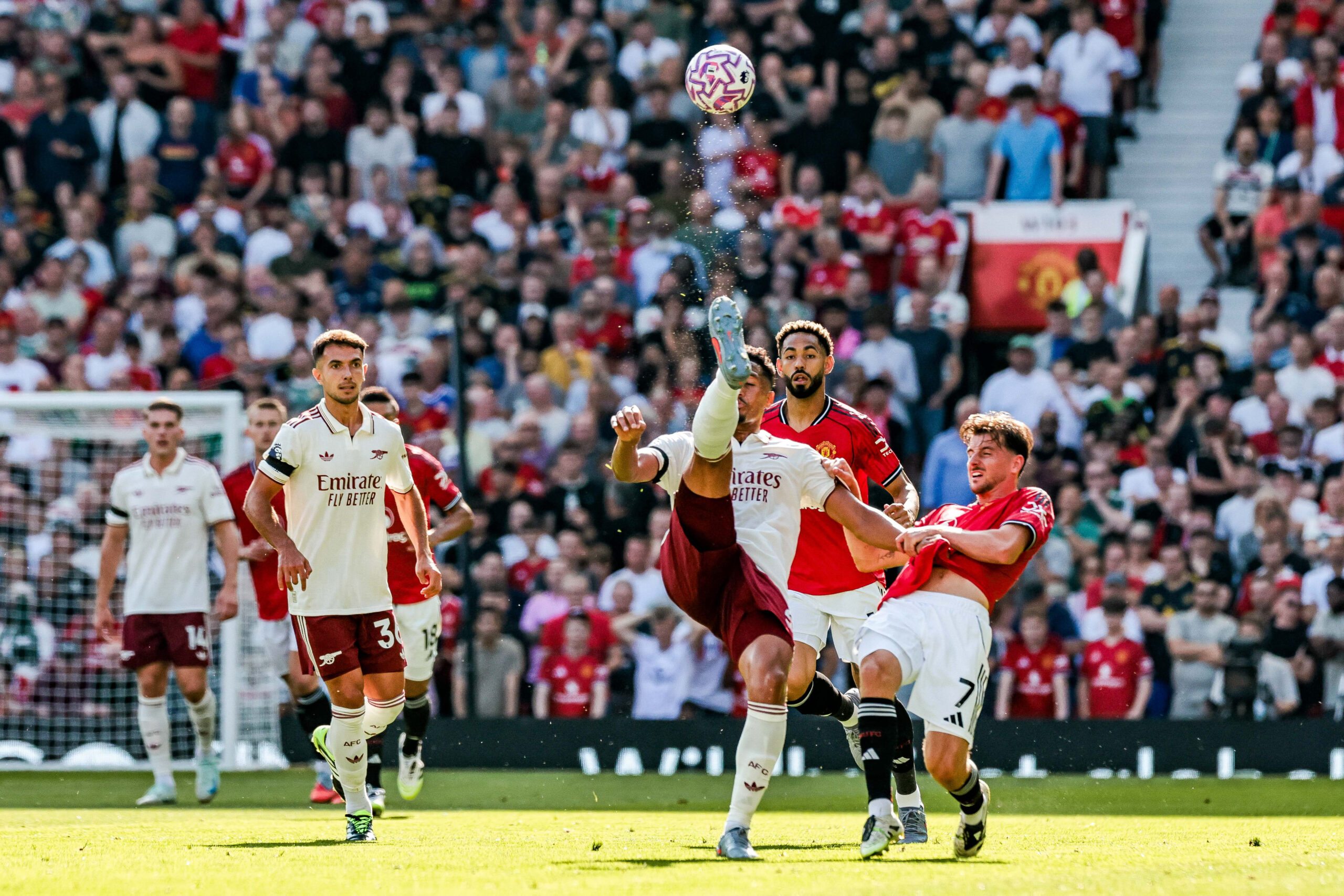 William Saliba of Arsenal in action during the Premier League match Manchester United vs Arsenal at Old Trafford, Manchester, United Kingdom, 17th August 2025

(Photo by Mark Cosgrove/News Images) in Manchester, United Kingdom on 8/17/2025. (Photo by Mark Cosgrove/News Images/Sipa USA)
2025.08.17 Manchester
pilka nozna liga angielska
Manchester United - Arsenal Londyn
Foto News Images/SIPA USA/PressFocus

!!! POLAND ONLY !!!
