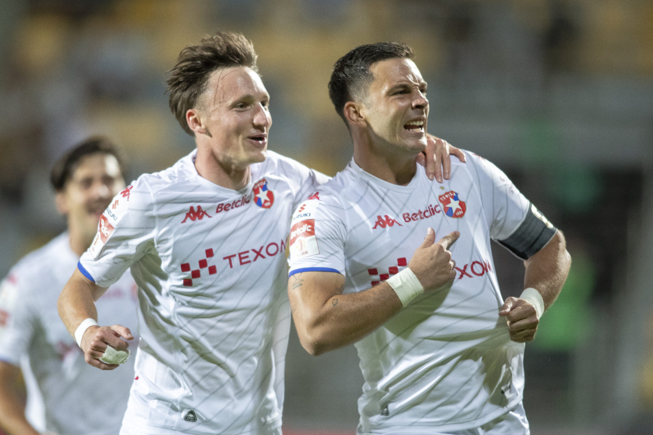 2025.08.19 Pruszkow Pilka Nozna Betclic 1 Liga Sezon 2025/2026 Znicz Pruszkow - Wisla Krakow N/z Angel Rodado Radosc Gol Julius Ertlthaler Foto Dawid Figura / PressFocus 

2025.08.19 Pruszkow Football Polish Second Division Season 2025/2026 Znicz Pruszkow - Wisla Krakow Angel Rodado Radosc Gol Julius Ertlthaler Credit: Dawid Figura / PressFocus