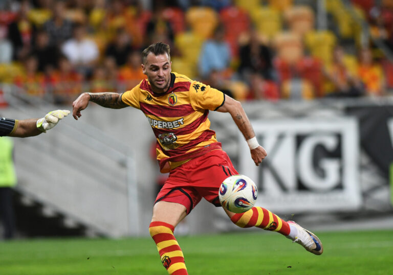 2025.08.21 Bialystok pilka nozna Mecz 4. rundy eliminacji Ligi Konferencji Europy 2025/2026 Jagiellonia Bialystok (zolto-czerwone) - Dinamo City Tirana (Albania) N/z Jesus Imaz strzela pierwsza bramke Foto Michal Kosc / PressFocus 
2025.08.21 Bialystok Bialystok Football - UEFA Conference League Play-offs - 1st leg 2025/2026 Jagiellonia Bialystok (yellow-red) - Dinamo City Tirana (ALB) Credit: Michal Kosc / PressFocus