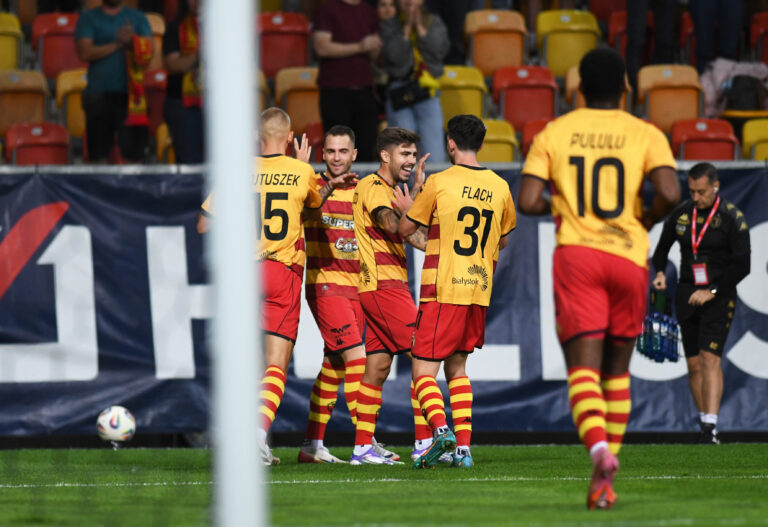 2025.08.21 Bialystok pilka nozna Mecz 4. rundy eliminacji Ligi Konferencji Europy 2025/2026 Jagiellonia Bialystok (zolto-czerwone) - Dinamo City Tirana (Albania) N/z zawodnicy Jagiellonii ciesza sie z gola Foto Michal Kosc / PressFocus 
2025.08.21 Bialystok Bialystok Football - UEFA Conference League Play-offs - 1st leg 2025/2026 Jagiellonia Bialystok (yellow-red) - Dinamo City Tirana (ALB) Credit: Michal Kosc / PressFocus