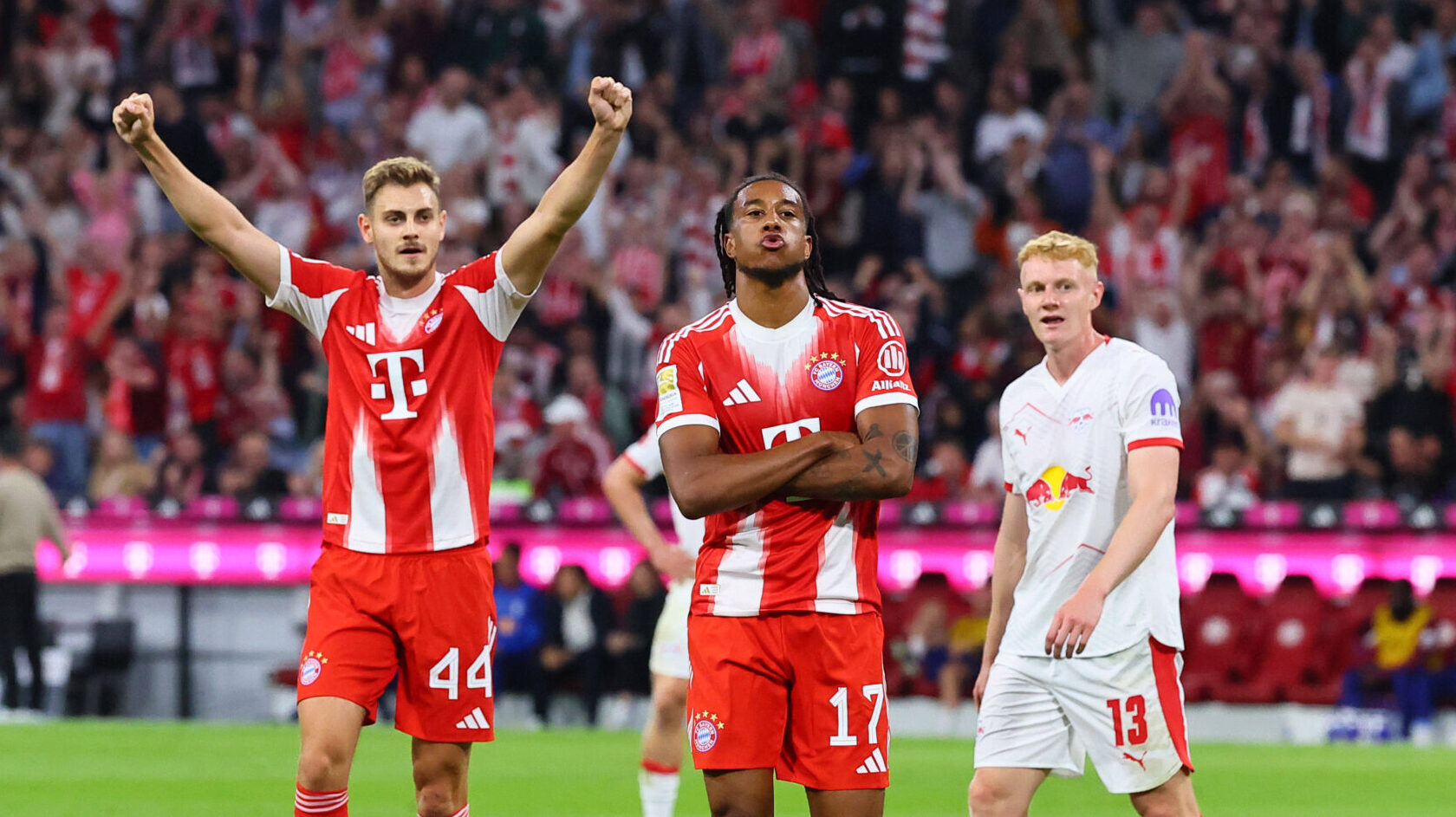 Bayern Muenchen - RB Leipzig / Bundesliga Munchen, 22.08.2025, Allianz-Arena, Fussball Bundesliga, Spieltag 1 , FC Bayern Muenchen vs. RB Leipzig , Tor fur den FC Bayern zum 1:0. Im Bild, Torjubel v.l.: Josip Stanisic 44, Bayern und Torschutze Michael Olise 17, Bayern , *** Bayern Muenchen RB Leipzig Bundesliga Munich, 22 08 2025, Allianz Arena, Soccer Bundesliga, Matchday 1 , FC Bayern Muenchen vs RB Leipzig , Goal for FC Bayern to 1 0 In the picture, goal celebration f l Josip Stanisic 44, Bayern and scorer Michael Olise 17, Bayern , Picture Point
2025.08.22 Monachium
pilka nozna liga niemiecka
Bayern Monachium - RB Lipsk
Foto IMAGO/PressFocus

!!! POLAND ONLY !!!