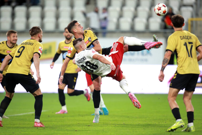 2025.08.23 Lodz
Pilka nozna Betclic 1 Liga sezon 2025/2026 
LKS Lodz - Polonia Warszawa
N/z Przemyslaw Szur Fabian Piasecki
Foto Artur Kraszewski / PressFocus

2025.08.23 Lodz
Football Polish Betclic 1 League Season 2025/2026 
LKS Lodz - Polonia Warszawa
Przemyslaw Szur Fabian Piasecki
Credit: Artur Kraszewski / PressFocus