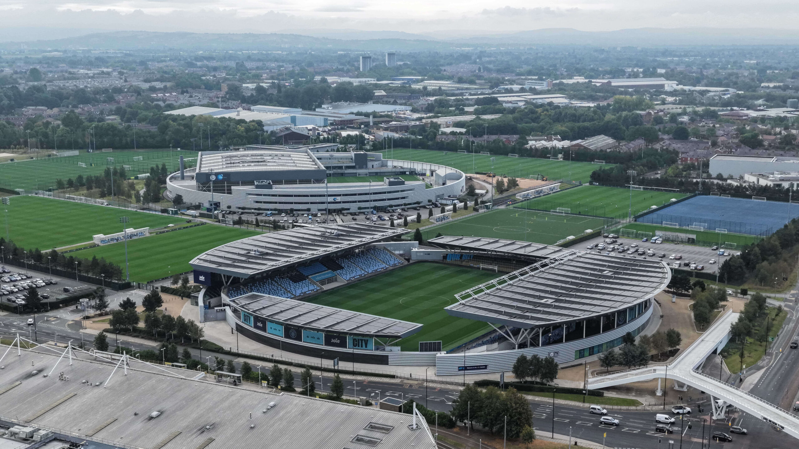 An aerial view of The Etihad Campus Manchester CityÕs training facility during the Premier League match Manchester City vs Tottenham Hotspur at Etihad Stadium, Manchester, United Kingdom, 23rd August 2025

(Photo by Mark Cosgrove/News Images) in Manchester, United Kingdom on 8/23/2025. (Photo by Mark Cosgrove/News Images/Sipa USA)
2025.08.23 Manchester
pilka nozna liga angielska
Manchester City - Tottenham Hotspur
stadion widok ilustracja zdjecie ilustracyjne zdjecia stockowe   
Foto Mark Cosgrove/News Images/SIPA USA/PressFocus

!!! POLAND ONLY !!!