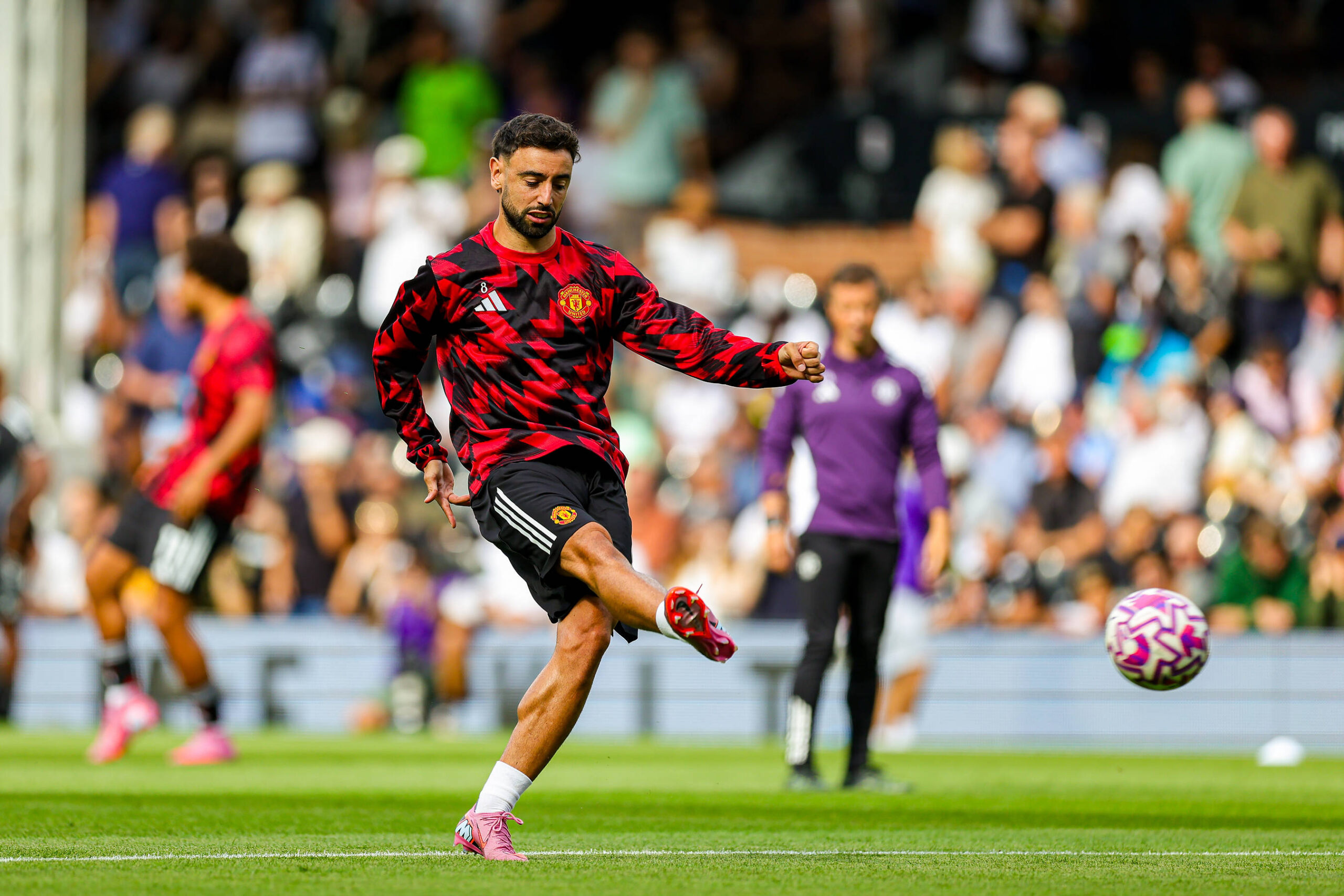 Fulham v Manchester United, ManU Premier League 24/08/2025. Bruno Fernandes 8 of Manchester United during the Premier League match between Fulham and Manchester United at Craven Cottage, London, England on 24 August 2025. Editorial use only DataCo restrictions apply See www.football-dataco.com , Copyright: xNigelxKeenex PSI-22666-0022
2025.08.24 Londyn
pilka nozna liga angielska
Fulham - Manchester United
Foto IMAGO/PressFocus

!!! POLAND ONLY !!!