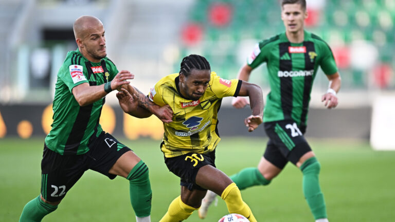 2025.08.25 Sosnowiec
Pilka nozna Betclic Pierwsza I liga Sezon 2025/2026
Wieczysta Krakow - Gornik Leczna
N/z Kamil Orlik Jacky Donkor
Foto Norbert Barczyk / PressFocus

2025.08.25 Sosnowiec
Football Polish League Second Level 2025/2026 Season
Kamil Orlik Jacky Donkor
Credit: Norbert Barczyk / PressFocus