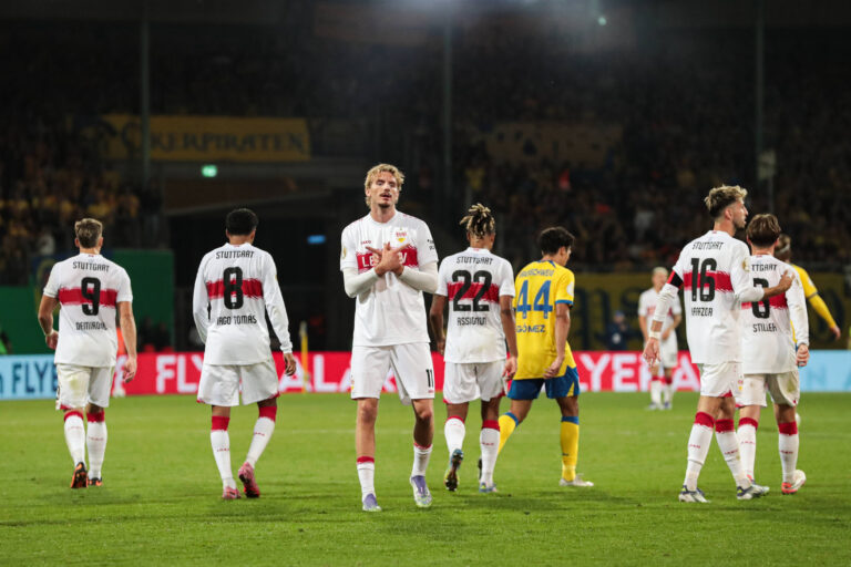Torjubel - Torschutze Nick Woltemade VfB Stuttgart,11 trifft zum 3-3 - 1. Hauptrunde DFB Pokal Saison 2025-2026 Eintracht Braunschweig vs. VfB Stuttgart im Eintracht Stadion in Braunschweig - Aktion,Fussball,Mann,Manner,Deutschland,26.08.2025 *** Goal celebration goal scorer Nick Woltemade VfB Stuttgart,11 scores to 3 3 1 main round DFB Cup season 2025 2026 Eintracht Braunschweig vs VfB Stuttgart at Eintracht Stadium in Braunschweig action,soccer,man,men,Germany,26 08 2025
2025.08.26 Brunszwik
pilka nozna , Puchar Niemiec
Eintracht Braunschweig - VfB Stuttgart
Foto IMAGO/PressFocus

!!! POLAND ONLY !!!