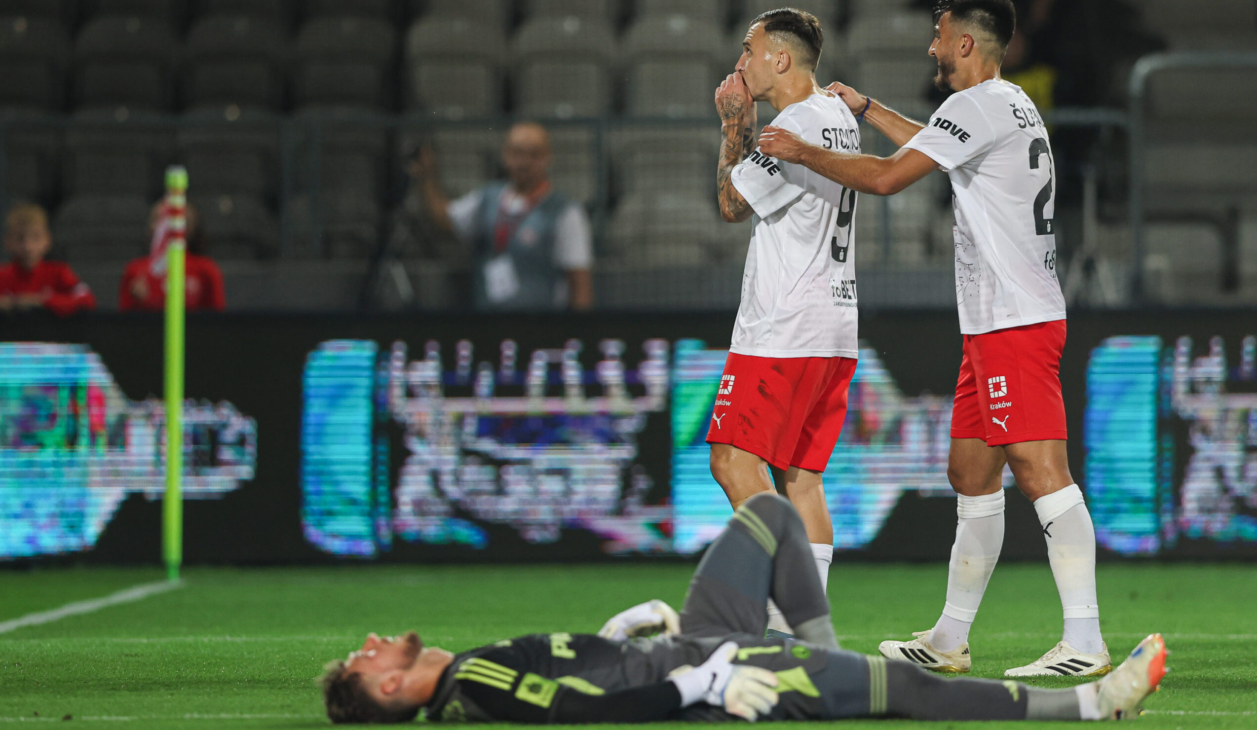 31.08.2025 KRAKOW
MECZ PKO BP EKSTRAKLASA CRACOVIA VS LEGIA WARSZAWA --- FOOTBALL MATCH TOP LEAGUE CRACOVIA VS LEGIA WARSZAWA
NZ. Kacper Tobiasz, Filip Stojilkovic, 
FOT. STANISLAW KLEPKA/ARENA AKCJI