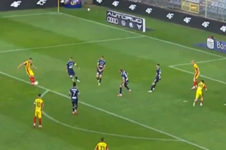 Piękny gol w Ekstraklasie! Ależ przymierzył [WIDEO]
