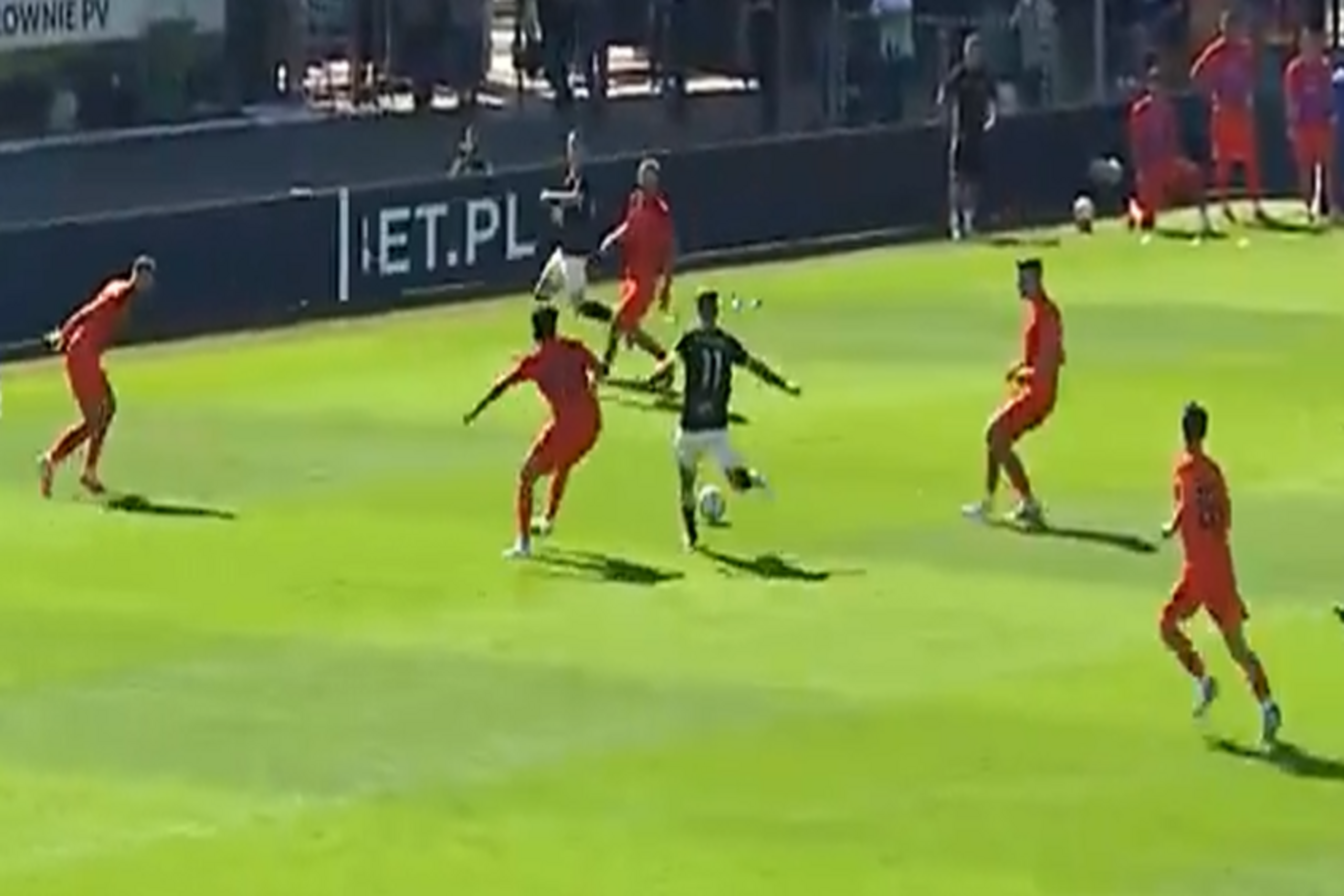 Kamil Grosicki trafia! Pierwszy gol Polaka w tym sezonie Ekstraklasy [WIDEO]