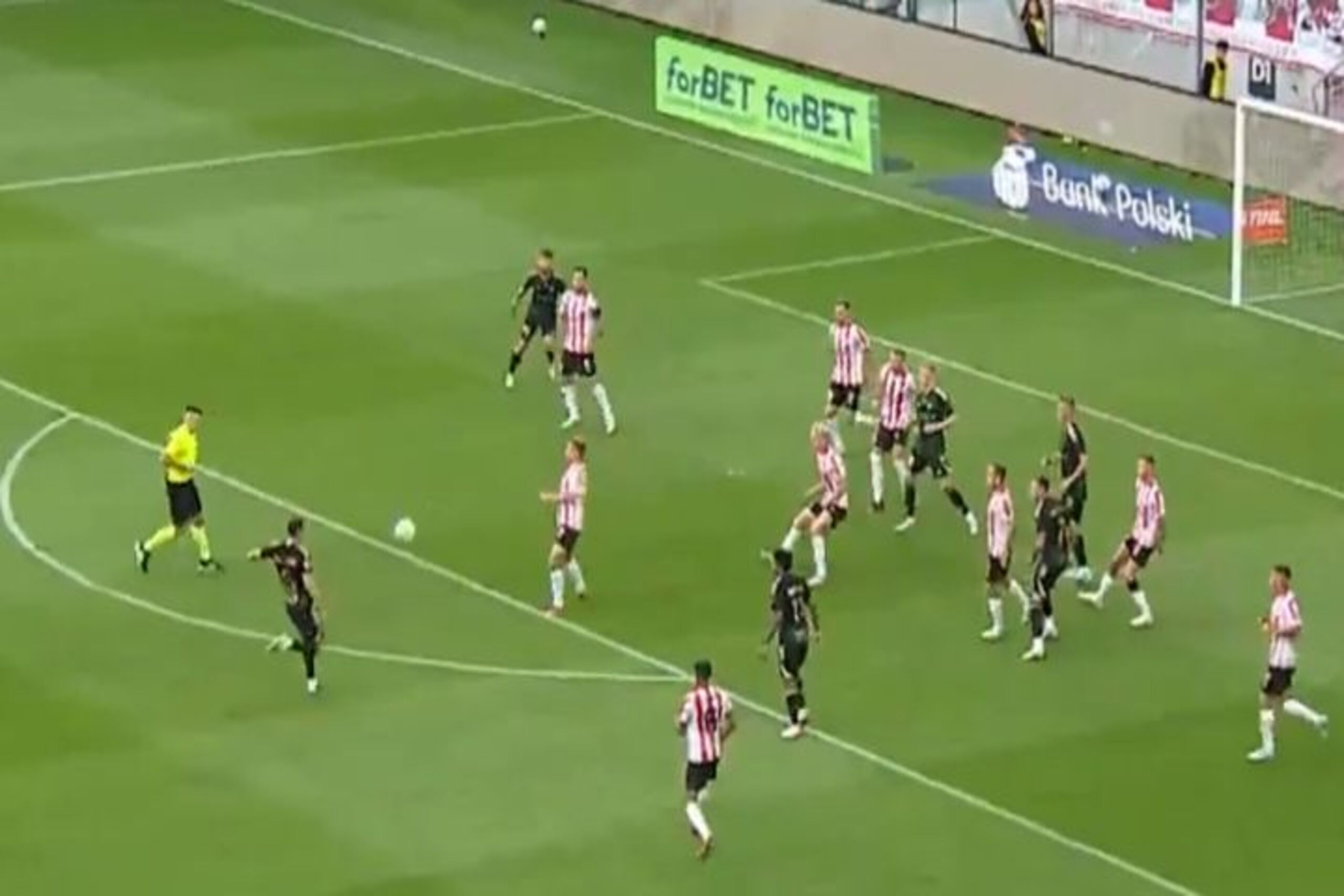 Ależ przymierzył! Cudowny gol gracza Lechii Gdańsk [WIDEO]