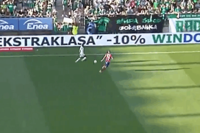 Szalony rajd w Ekstraklasie! Zaczął go w pobliżu własnej połowy [WIDEO]