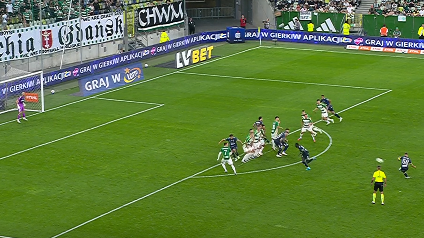 Co za strzał Wolskiego! Świetna bramka z rzutu wolnego [WIDEO]