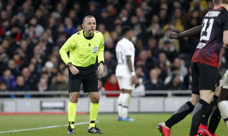 Referee, Cuneyt Cakir watches for any foul play in the box during the UEFA Champions League Round of 16 match between Tottenham Hotspur and RB Leipzig at Tottenham Hotspur Stadium, London, England on 19 February 2020. Photo by Carlton Myrie.

Editorial use only, license required for commercial use. No use in betting, games or a single club/league/player publications.
2020.02.19 Londyn
Pilka nozna liga mistrzow
Tottenham Hotspur - RB Lipsk
Foto UK Sports Pics/SIPA/PressFocus

!!! POLAND ONLY !!!