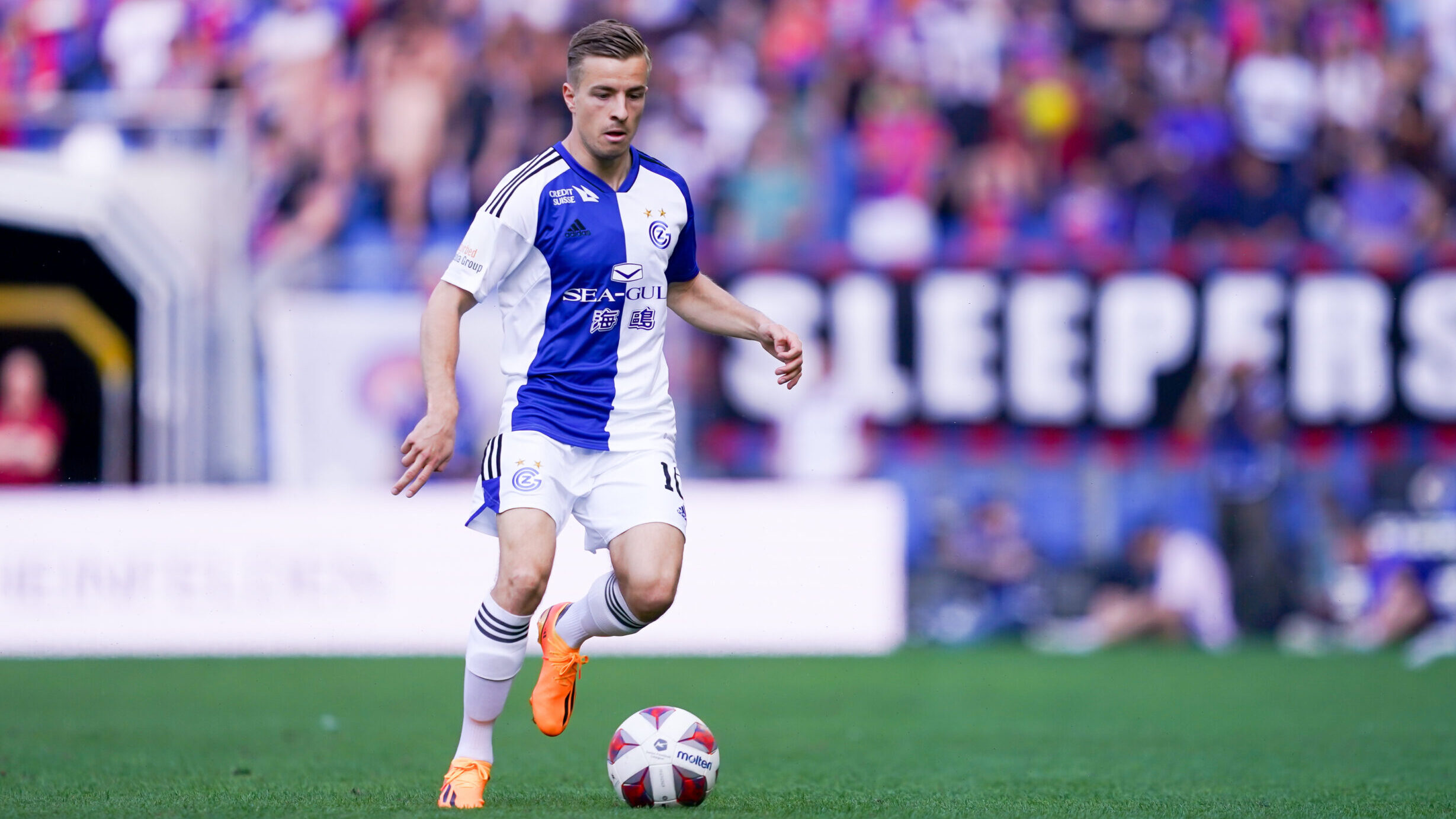 29.05.2023, Basel, St. Jakob-Park, Super League: FC Basel 1893 - Grasshopper Club Zurich,  #10 Petar Pusic (GC) controls the ball (Photo by Daniela Porcelli/Just Pictures/Sipa USA)
2023.05.29 Basel
pilka nozna liga szwajcarska
Super League: FC Basel 1893 - Grasshopper Club Zurich
Foto Daniela Porcelli/Just Pictures/SIPA USA/PressFocus

!!! POLAND ONLY !!!
