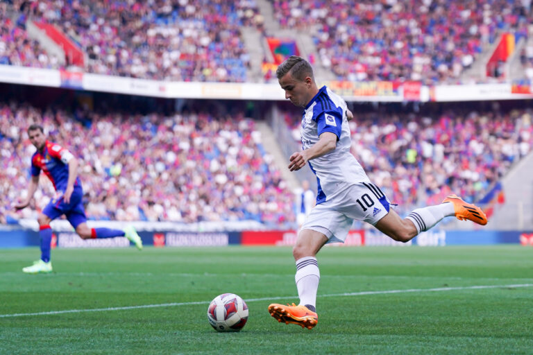 29.05.2023, Basel, St. Jakob-Park, Super League: FC Basel 1893 - Grasshopper Club Zurich, #10 Petar Pusic (GC) shoots the ball (Photo by Daniela Porcelli/Just Pictures/Sipa USA)
2023.05.29 Basel
pilka nozna liga szwajcarska
Super League: FC Basel 1893 - Grasshopper Club Zurich
Foto Daniela Porcelli/Just Pictures/SIPA USA/PressFocus

!!! POLAND ONLY !!!