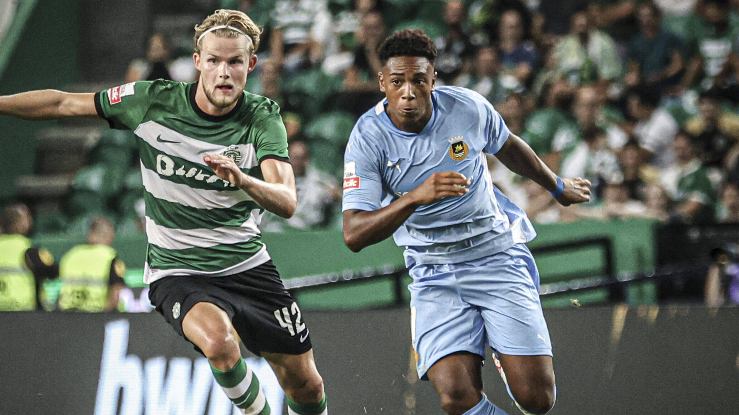 LISBOA, PORTUGAL - SEPTEMBER 25: Fábio Ronaldo of Rio Ave FC with Morten Hjulmand of Sporting CP in action during the Liga Portugal Betclic match between Sporting CP and Rio Ave FC at Estádio José Alvalade on September 25, 2023 in Lisboa, Portugal (Photo by Pedro Reis/ Sports Press Photo/SPP)  ( / SPP) (Photo by / SPP/Sipa USA)
2023.09.25 Lisbon
pilka nozna liga portugalska
Sporting CP - Rio Ave FC
Foto SPP/SIPA USA/PressFocus

!!! POLAND ONLY !!!