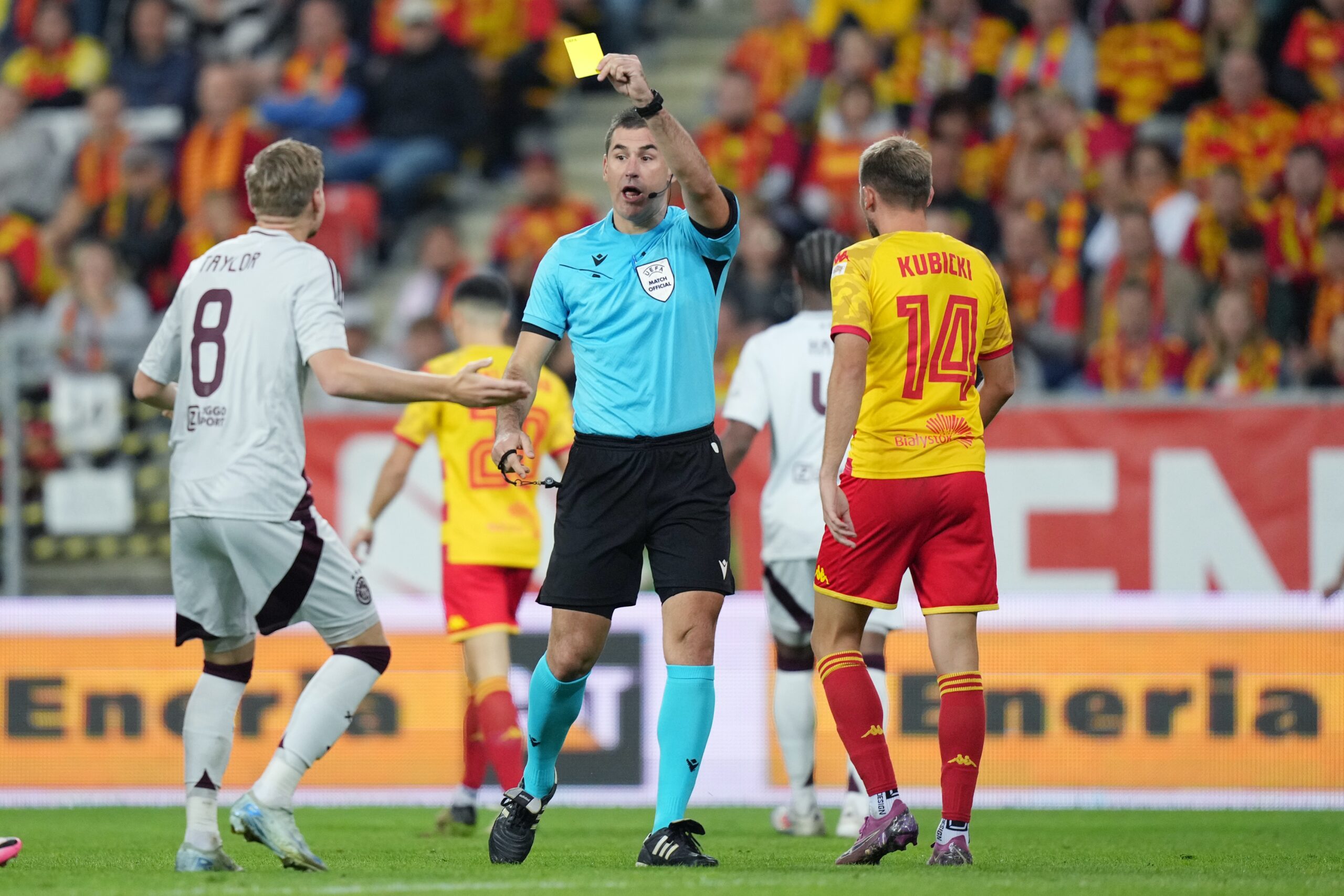 BIALYSTOK, 22-08-2024, Bialystok City Stadium, football, UEFA Europa League Play Offs, season 2024 / 2025, Jagiellonia Bialystok - Ajax. Referee Rade Obrenovic (SVN)
gives a yellow card to Kenneth Taylor (Photo by Pro Shots/Sipa USA)
2024.08.22 Bialystok
pilka nozna liga europy
Jagiellonia Bialystok - Ajax
Foto Pro Shots/SIPA USA/PressFocus

!!! POLAND ONLY !!!