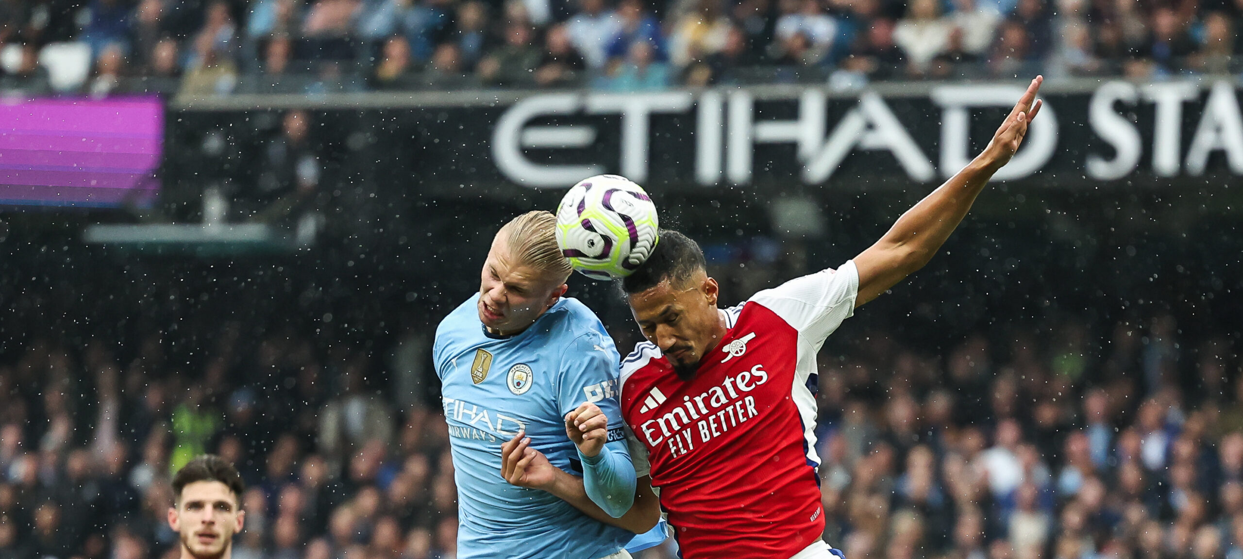 William Saliba of Arsenal and Erling Haaland of Manchester City battles for the high ball during the Premier League match Manchester City vs Arsenal at Etihad Stadium, Manchester, United Kingdom, 22nd September 2024

(Photo by Mark Cosgrove/News Images) in ,  on 9/22/2024. (Photo by Mark Cosgrove/News Images/Sipa USA)
2024.09.22 
pilka nozna liga angielska
 Manchester City v Arsenal
Foto News Images/SIPA USA/PressFocus

!!! POLAND ONLY !!!