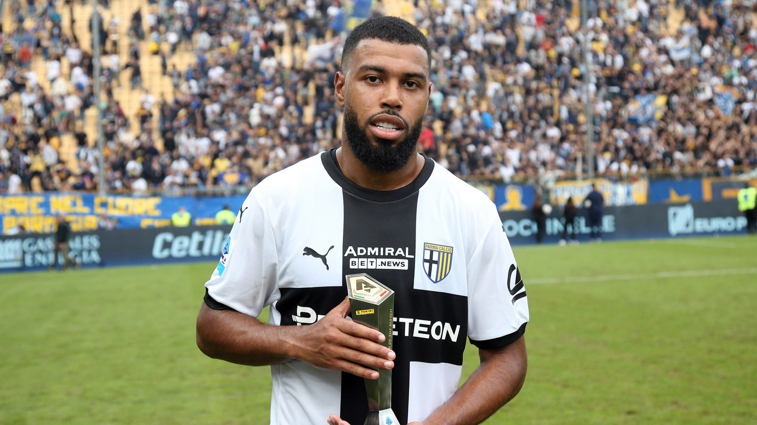 Panini Prize Parma&#039;s Gabriel Charpentier  during the Serie A Enilive soccer match between Parma and Empoli at Parma&#039;s Ennio Tardini Stadium, Sunday October 27, 2024. Sport - Soccer. (Photo by Gianni Santandrea/LaPresse) (Photo by Gianni Santandrea/LaPresse/Sipa USA)
2024.10.27 Parma
pilka nozna liga wloska
Parma Calcio - Empoli FC
Foto Gianni Santandrea/LaPresse/SIPA USA/PressFocus

!!! POLAND ONLY !!!
