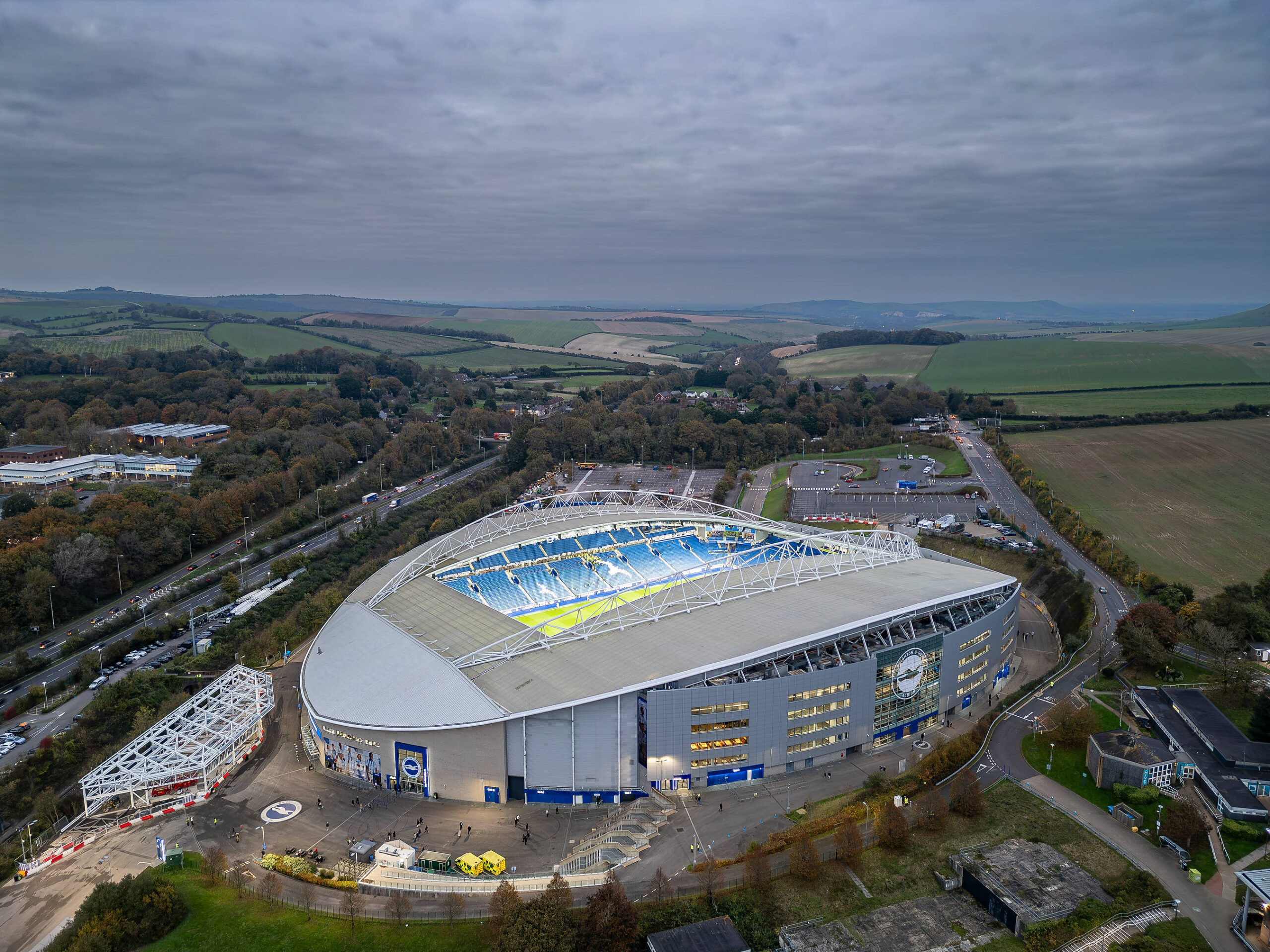 Brighton and Hove Albion v Liverpool EFL Cup 30/10/2024. General aerial stadium view outside the Amex Stadium before the EFL Cup match between Brighton and Hove Albion and Liverpool at the American Express Stadium, Brighton and Hove, England on 30 October 2024. Editorial use only DataCo restrictions apply See www.football-dataco.com , Copyright: xIanxStephenx PSI-20715-0001
2024.10.30 Brighton and Hove
pilka nozna puchar ligi angielskiej
Brighton - Liverpool
stadion widok ilustracja zdjecie ilustracyjne zdjecia stockowe   
Foto IMAGO/PressFocus

!!! POLAND ONLY !!!