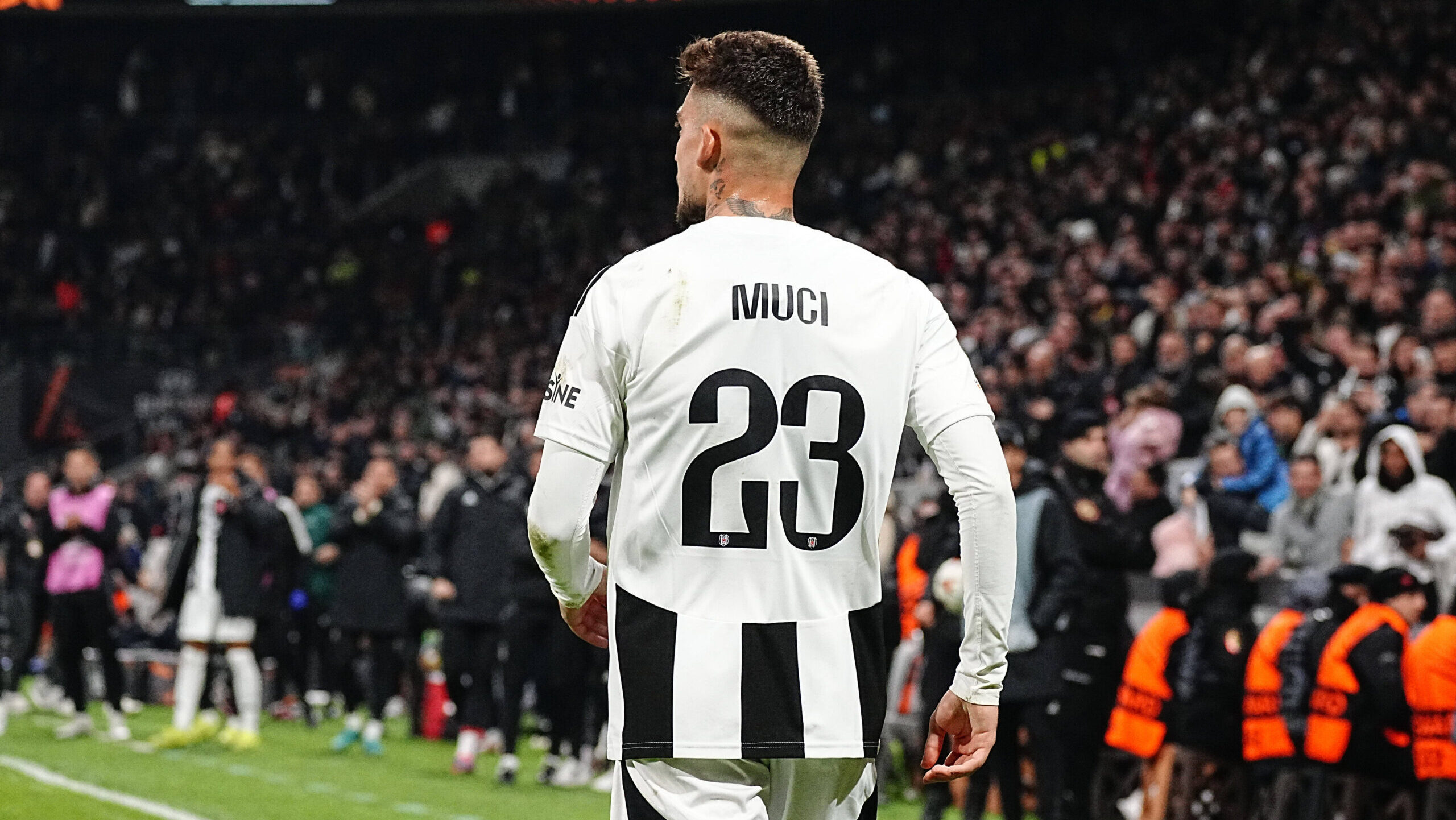 Ernest Muci 23 of Besiktas JK celebrates after scoring the first goal of his team with teammates during the UEFA Europa League 2024/25 League Phase MD4 match between Besiktas JK and Malmo FF at Besiktas Park on November 6, 2024 in Istanbul, Turkey. Photo by Seskimphoto  Besiktas JK v Malmo FF -- UEFA Europa League 2024/25 League match PUBLICATIONxNOTxINxTUR
2024.11.06 Stambul
pilka nozna liga europy
Besiktas JK - Malmo FF
Foto IMAGO/PressFocus

!!! POLAND ONLY !!!