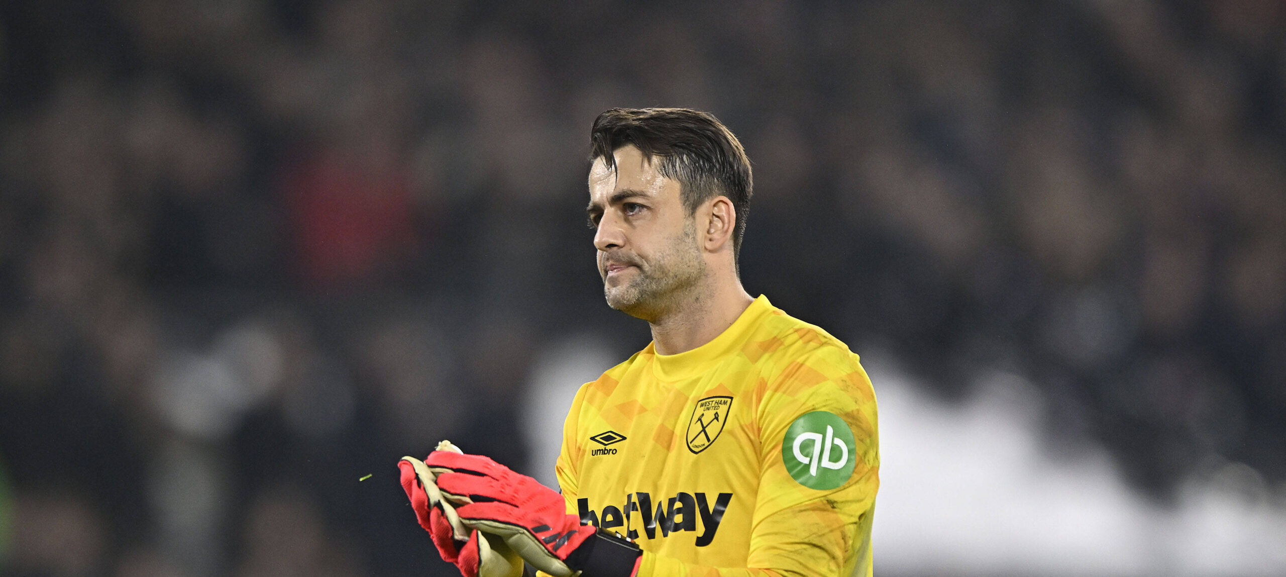 West Ham vs Fulham, Premier League Lukasz Fabianski West Ham, goalkeeper applauds the fans at the end of the game during the West Ham vs Fulham Premier League match at the London Stadium Stratford. Stratford The London Stadium UK Copyright: xMartinxDaltonx WestHam_Fulham_140125_MD_051
2025.01.14 Londyn
pilka nozna liga angielska
West Ham - Fulham
Foto IMAGO/PressFocus

!!! POLAND ONLY !!!