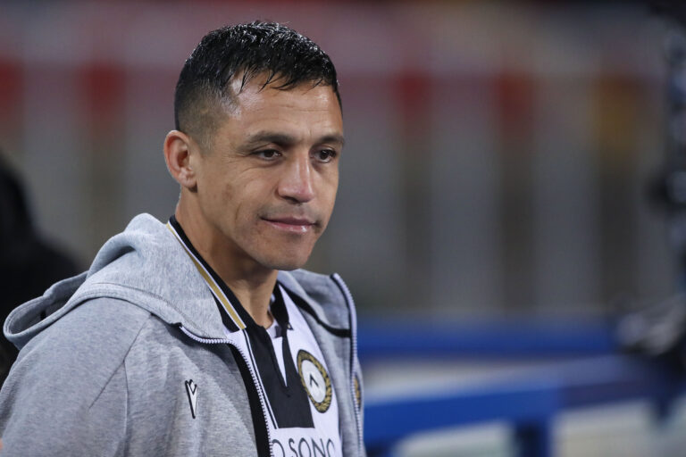 Alexis Sanchez of Udinese Calcio looks on prior the match  during  US Lecce vs Udinese Calcio, Italian soccer Serie A match in Lecce, Italy, February 21 2025 (Photo by Massimiliano Carnabuci/IPA Sport / ipa-agency.net/IPA/Sipa USA)
2025.02.21 Lecce
pilka nozna liga wloska
US Lecce - Udinese Calcio
Foto IPA/SIPA USA/PressFocus

!!! POLAND ONLY !!!