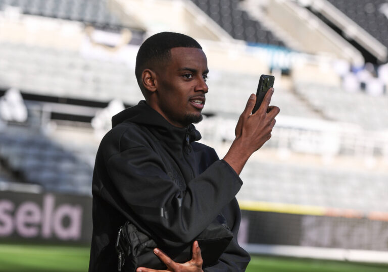 Newcastle Upon Tyne, England, 2nd March 2025. Alexander Isak of Newcastle United arrives during the FA Cup match between Newcastle United and Brighton and Hove Albion at St. James Park, Newcastle Upon Tyne. Picture credit should read: Nigel Roddis / Sportimage EDITORIAL USE ONLY. No use with unauthorised audio, video, data, fixture lists, club/league logos or live services. Online in-match use limited to 120 images, no video emulation. No use in betting, games or single club/league/player publications. SPI_001_NR_NEWC_BRIG SPI-3716-0001
2025.03.02 Newcastle
pilka nozna , Puchar Anglii
Newcastle United - Brighton and Hove Albion
Foto IMAGO/PressFocus

!!! POLAND ONLY !!!