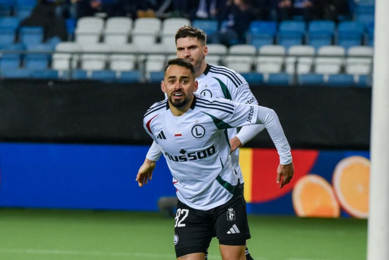 2025.03.06 Molde Norwegia
pilka nozna Liga Konferencji UEFA
Molde FK - Legia Warszawa
N/z Luquinhas Ruben Vinagre
Foto Wojciech Dobrzynski / Legionisci.com / PressFocus

2025.03.06 Molde Norway
football UEFA Conference League
Molde FK - Legia Warsaw

Credit: Wojciech Dobrzynski / Legionisci.com / PressFocus
