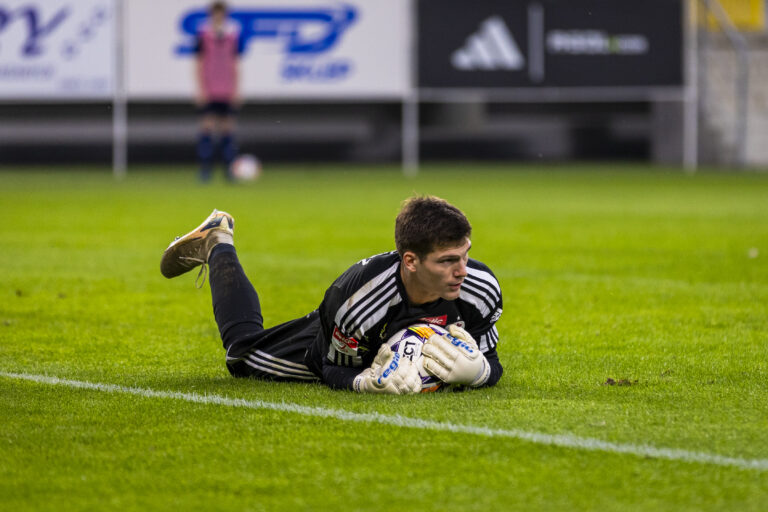 2025.05.02 Lodz Pilka Nozna Betclick 2 Liga Sezon 2024/2025 LKS Lodz II - Hutnik Krakow Nz Hubert Idasiak Dawid Figura/PressFocus

2025.05.02 Lodz Football Polish Second League Season 2024/2025 LKS Lodz - Hutnik Krakow Hubert Idasiak Credit: Dawid Figura/PressFocus