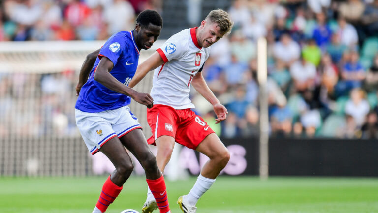 2025.06.17 Zylina
Pilka nozna kadra reprezentacja Mistrzostwa Europy U21 Slowacja 2025
Francja - Polska
N/z Djaoui Cisse Jakub Kaluzinski
Foto Mateusz Sobczak / PressFocus

2025.06.17 Zilina
Football 2025 UEFA European Under 21 Championship
France v Poland
Djaoui Cisse Jakub Kaluzinski
Credit: Mateusz Sobczak / PressFocus